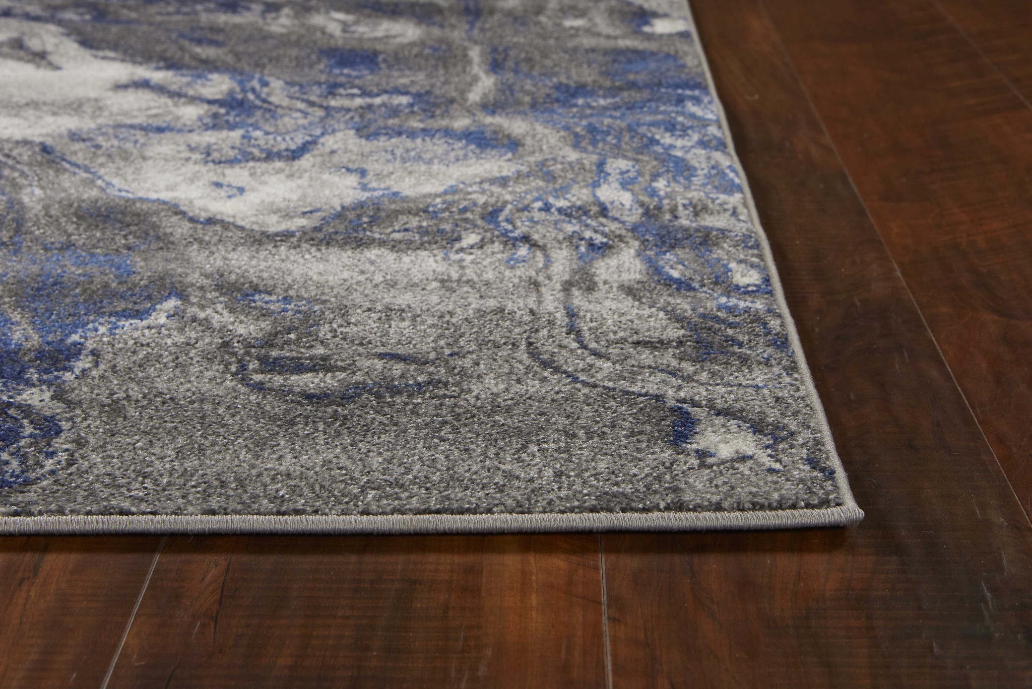 7' x 10' Polypropylene Grey Area Rug