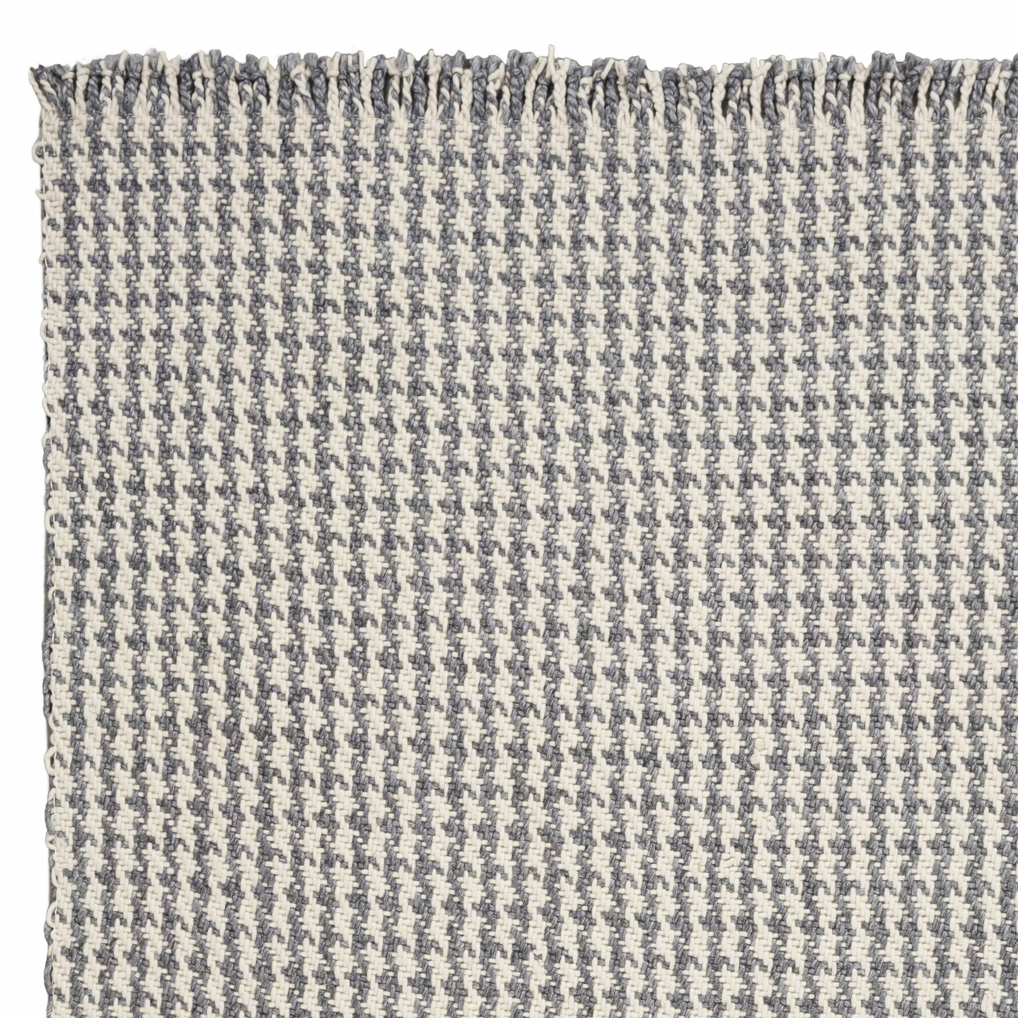 5" X 8" Ivory Or Grey Plaid Knitted Wool Indoor Area Rug With Fringe