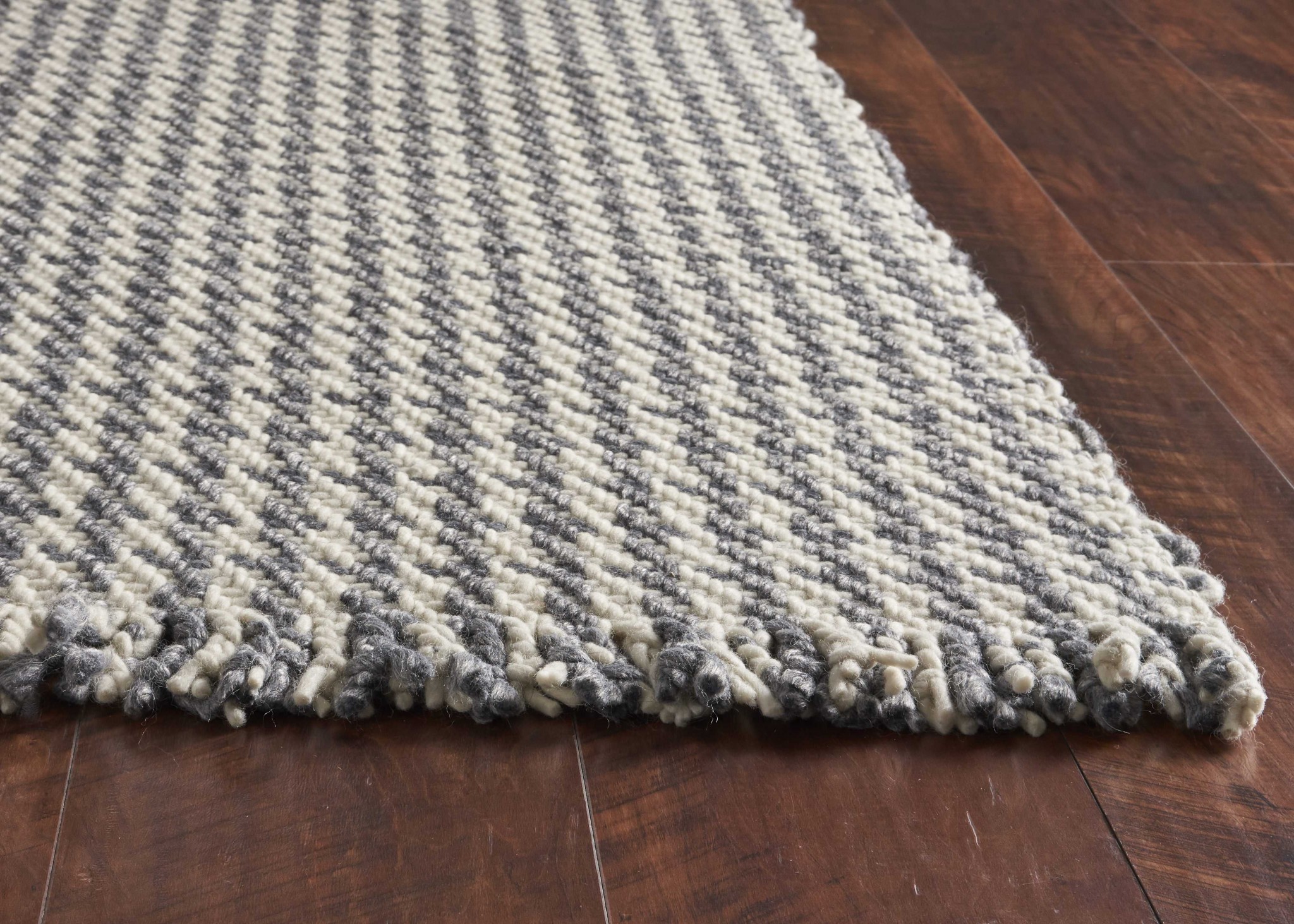 5" X 8" Ivory Or Grey Plaid Knitted Wool Indoor Area Rug With Fringe