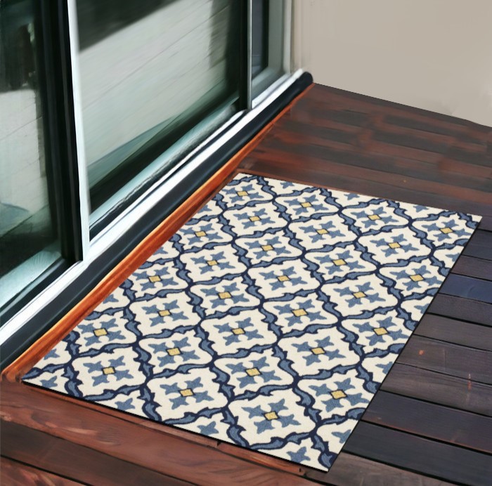 2'X3' Ivory Blue Hand Hooked Uv Treated Quatrefoil Indoor Outdoor Accent Rug-353297-1