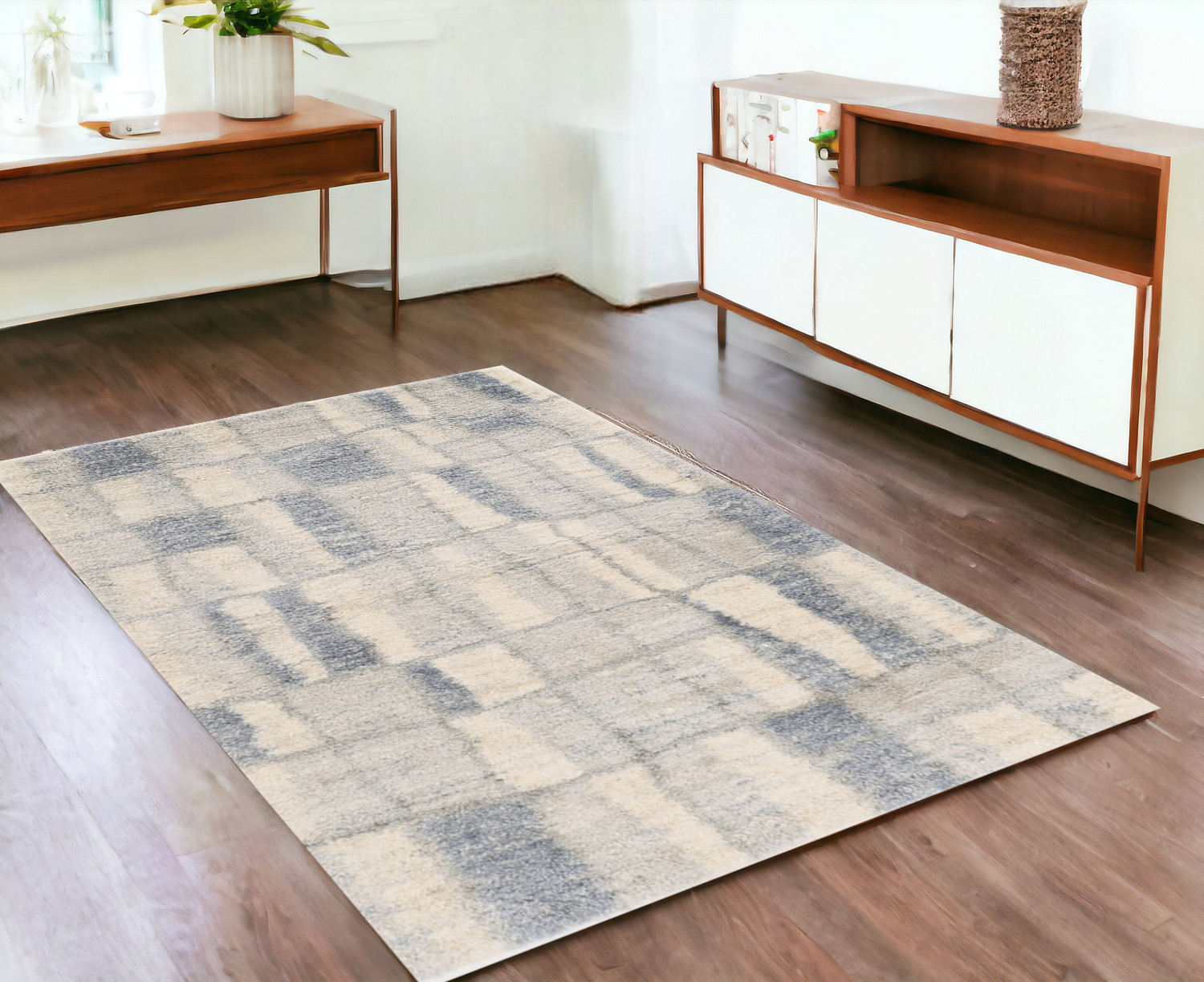 4' X 6' Ivory And Blue Abstract Distressed Area Rug-353908-1
