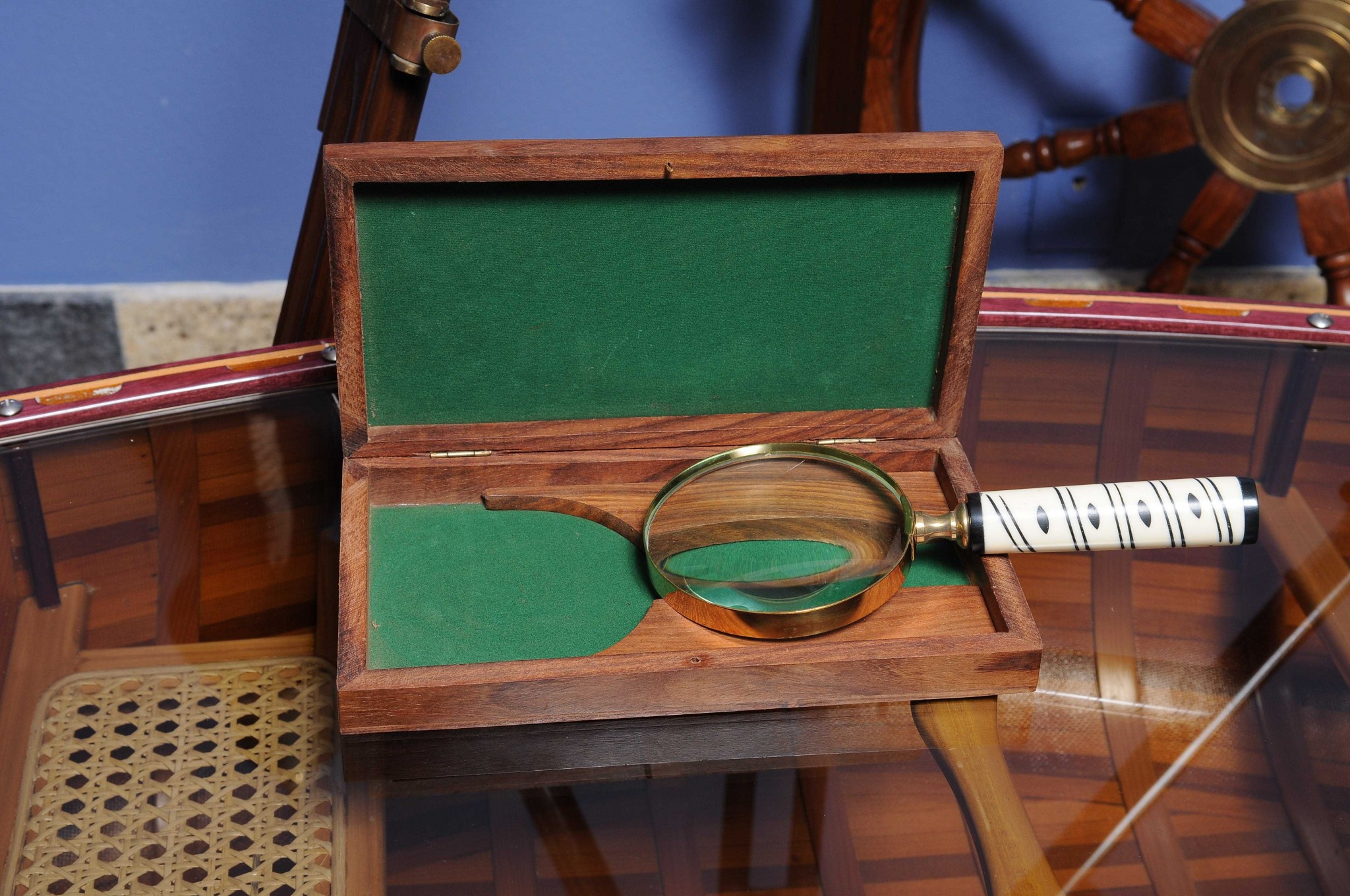 4" x 9" x 1" Magnifier in Wood Box