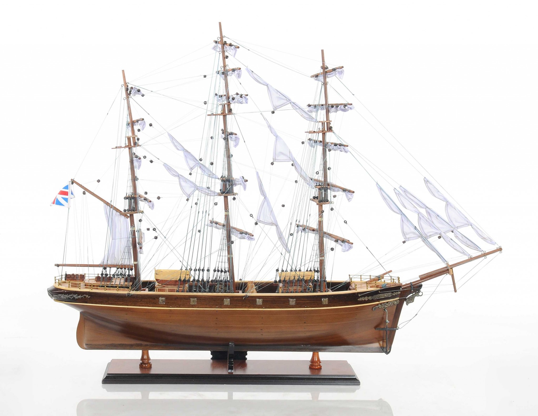 12" x 34" x 27.5" Cutty Sark