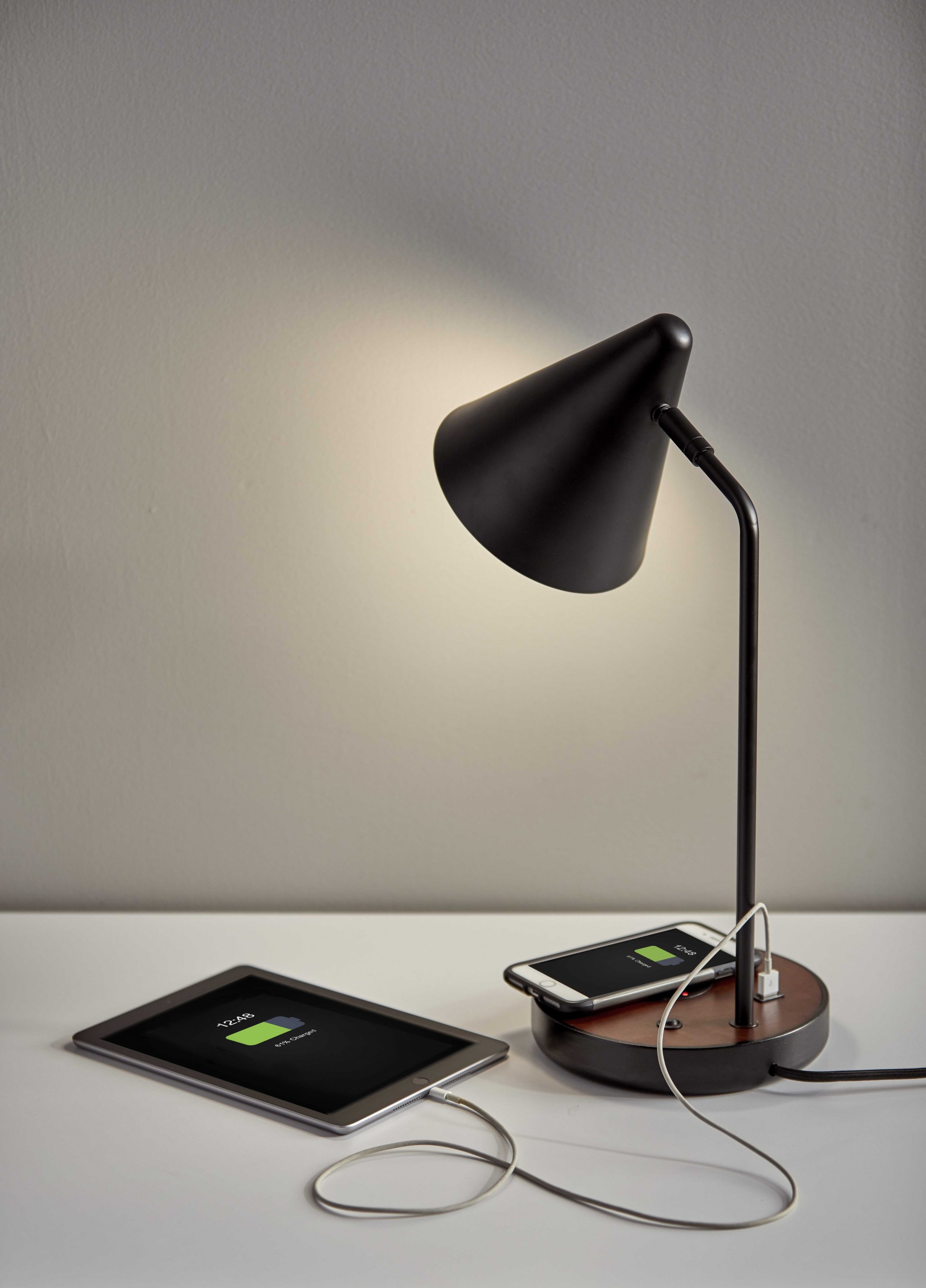 7.5" X 11" X 19.5" Black Metal Wireless Charging Desk Lamp