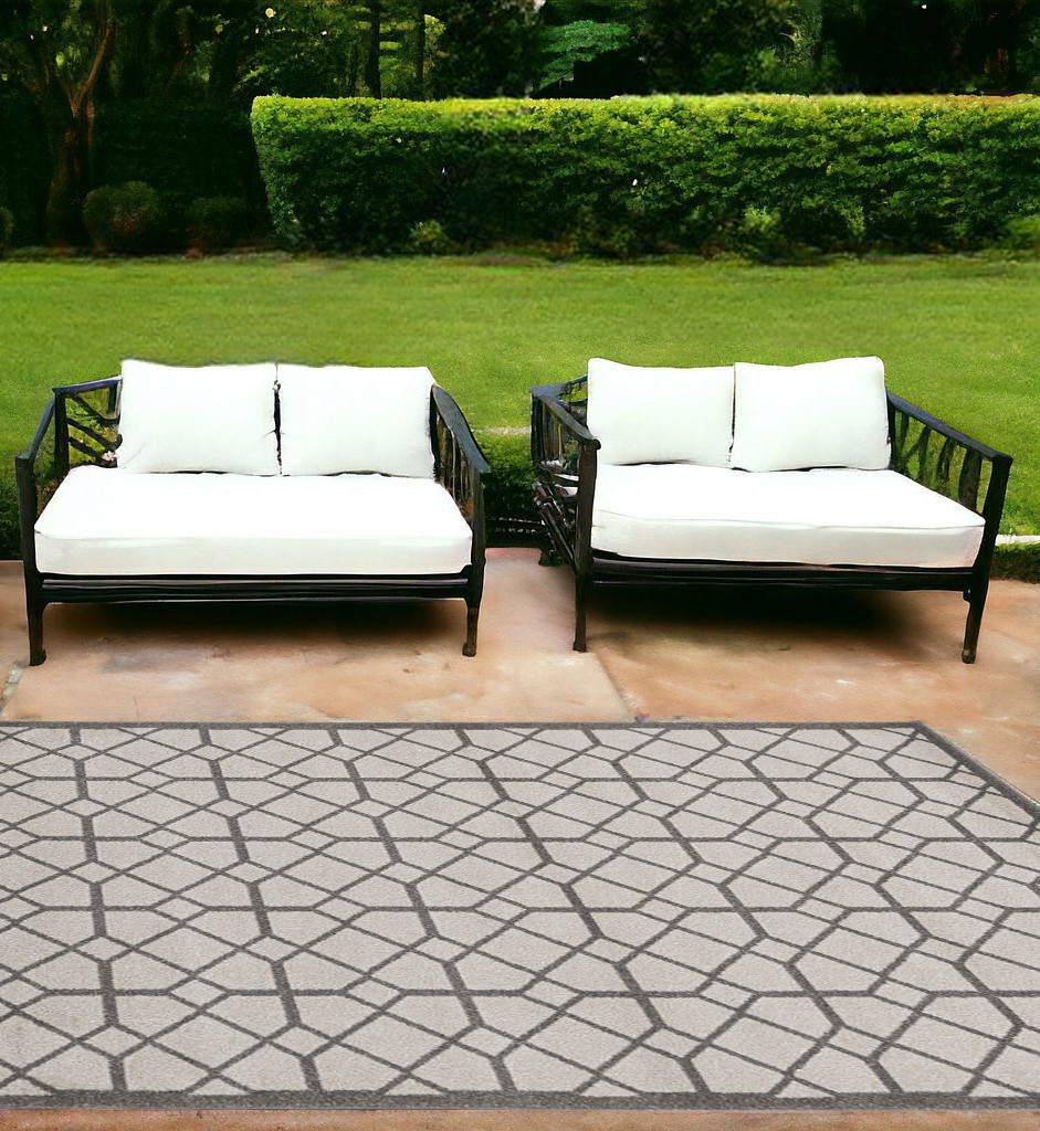 7' X 9' Ivory Or Grey Geometric Diamond Indoor Outdoor Area Rug-375026-1