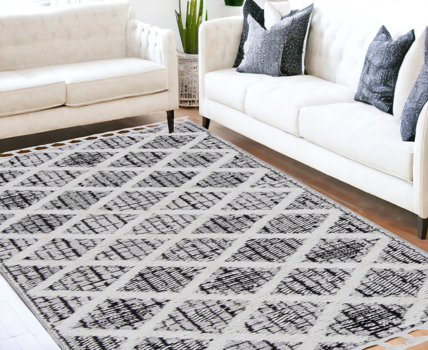 5' X 8' Charcoal Geometric Diamond Indoor Area Rug With Fringe-375667-1