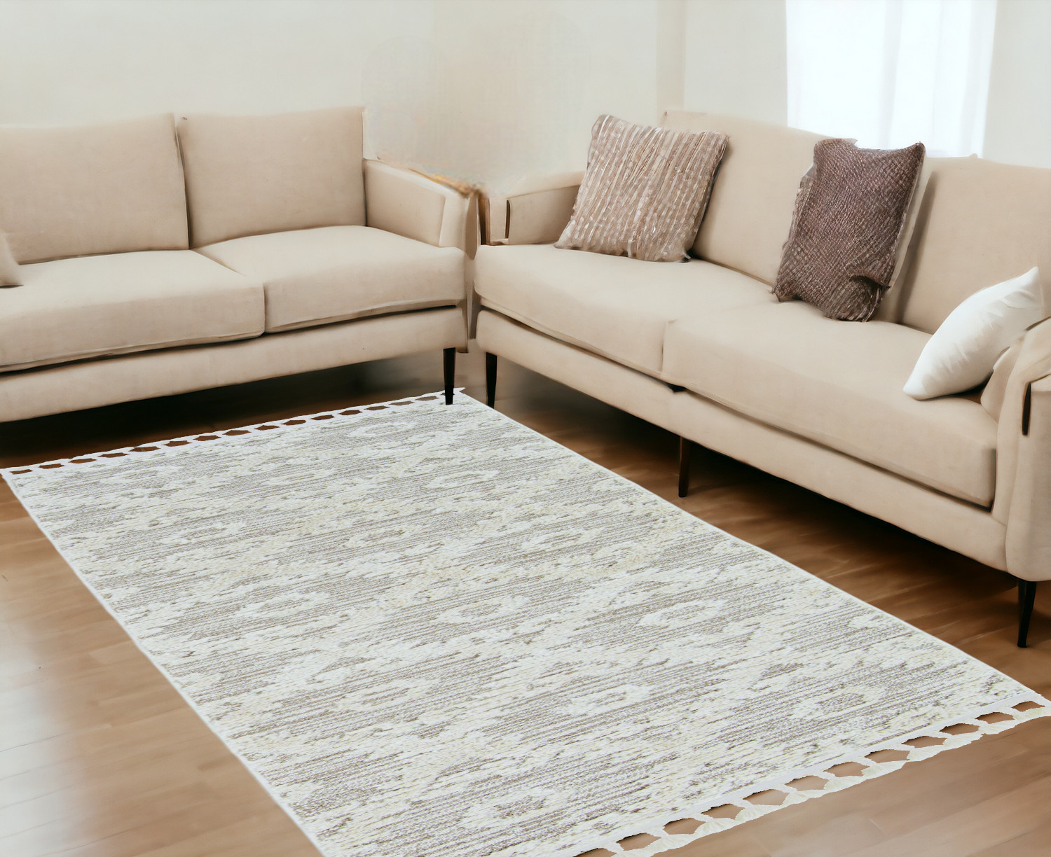 5' X 8' Ivory Or Beige Geometric Diamond Indoor Area Rug With Fringe-375679-1