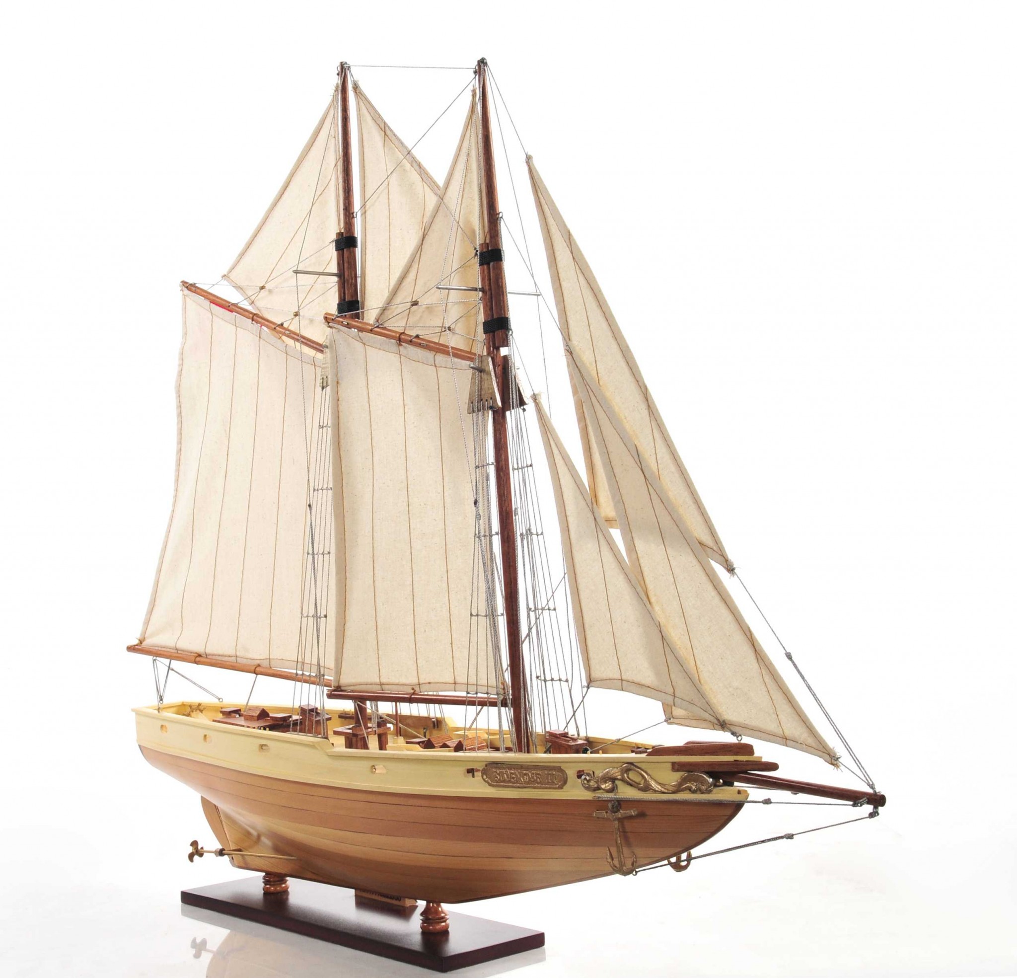 Bluenose Model in Light Brwon Finish