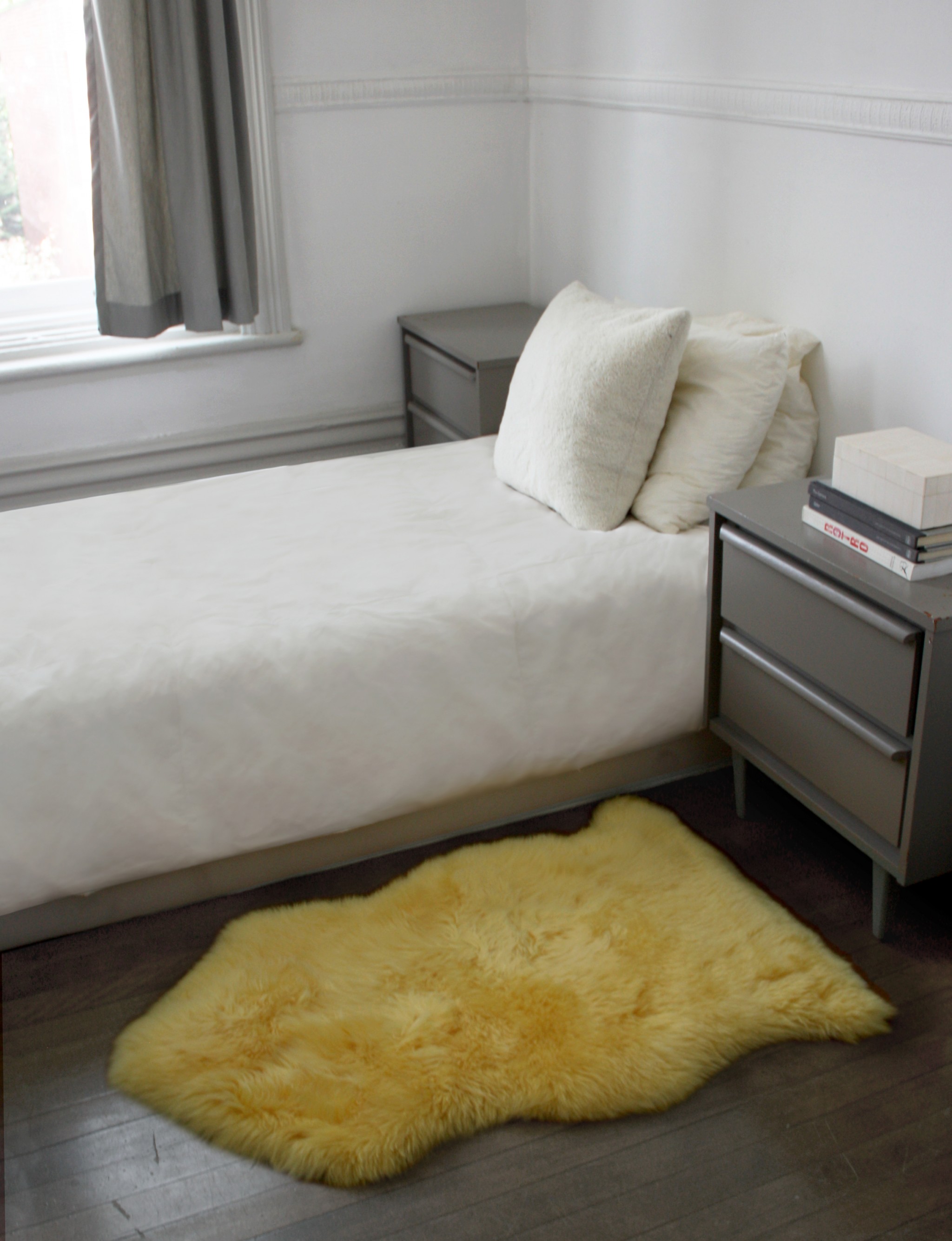 Canary New Zealand Natural Shearling Sheepskin Rug