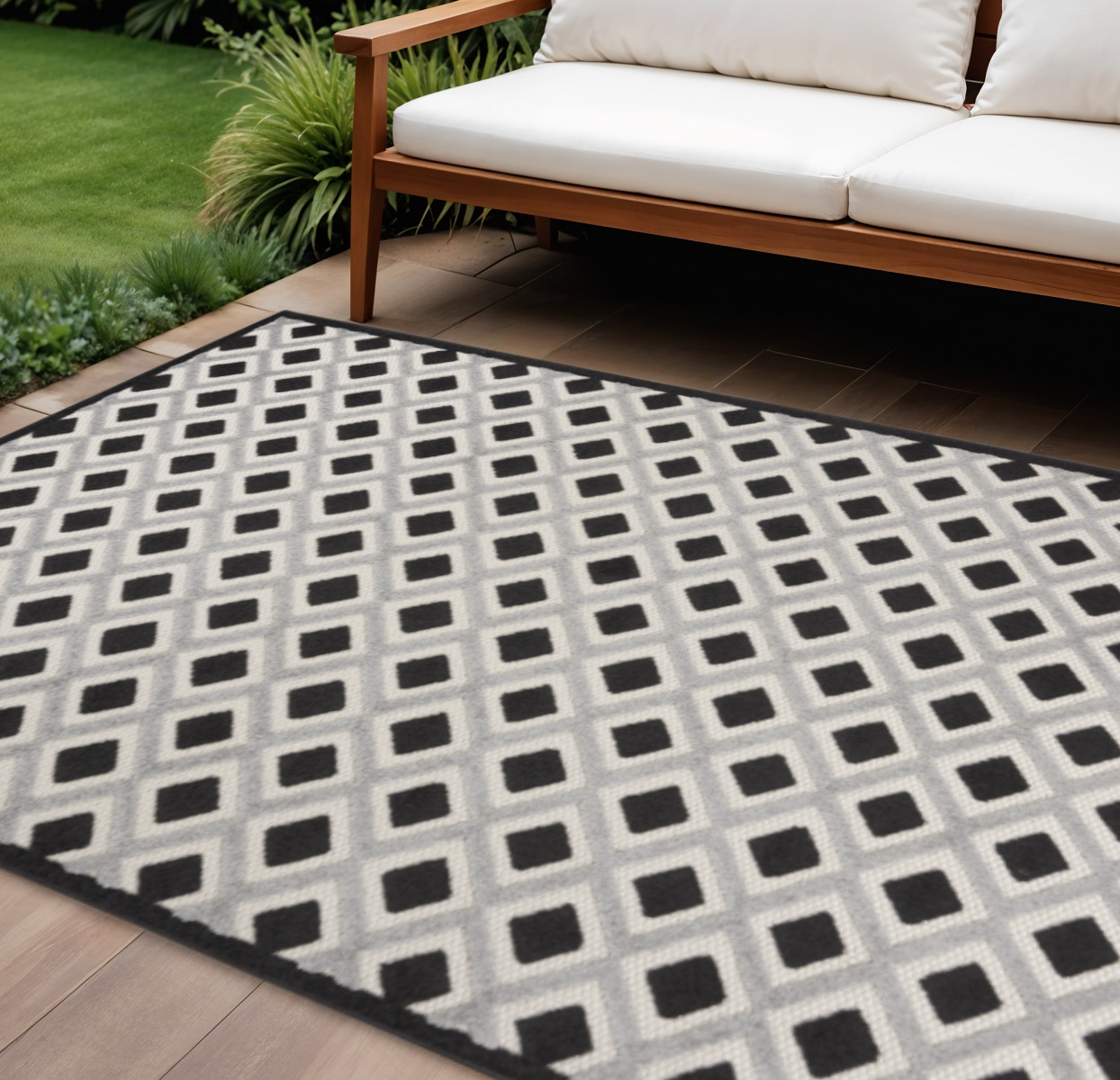 6' X 9' Black And White Indoor Outdoor Area Rug-385142-1