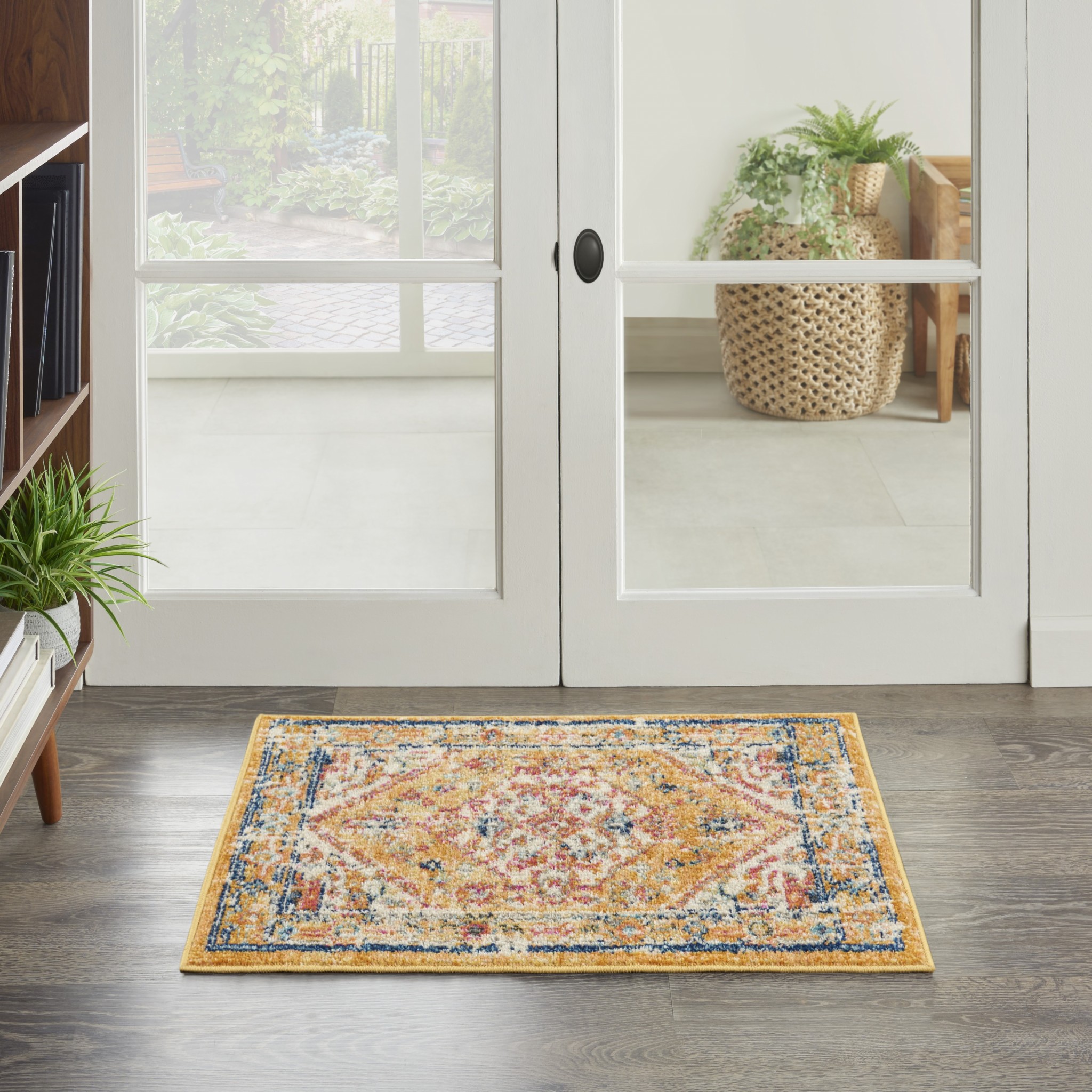 2 x 3 Ivory and Yellow Center Medallion Scatter Rug