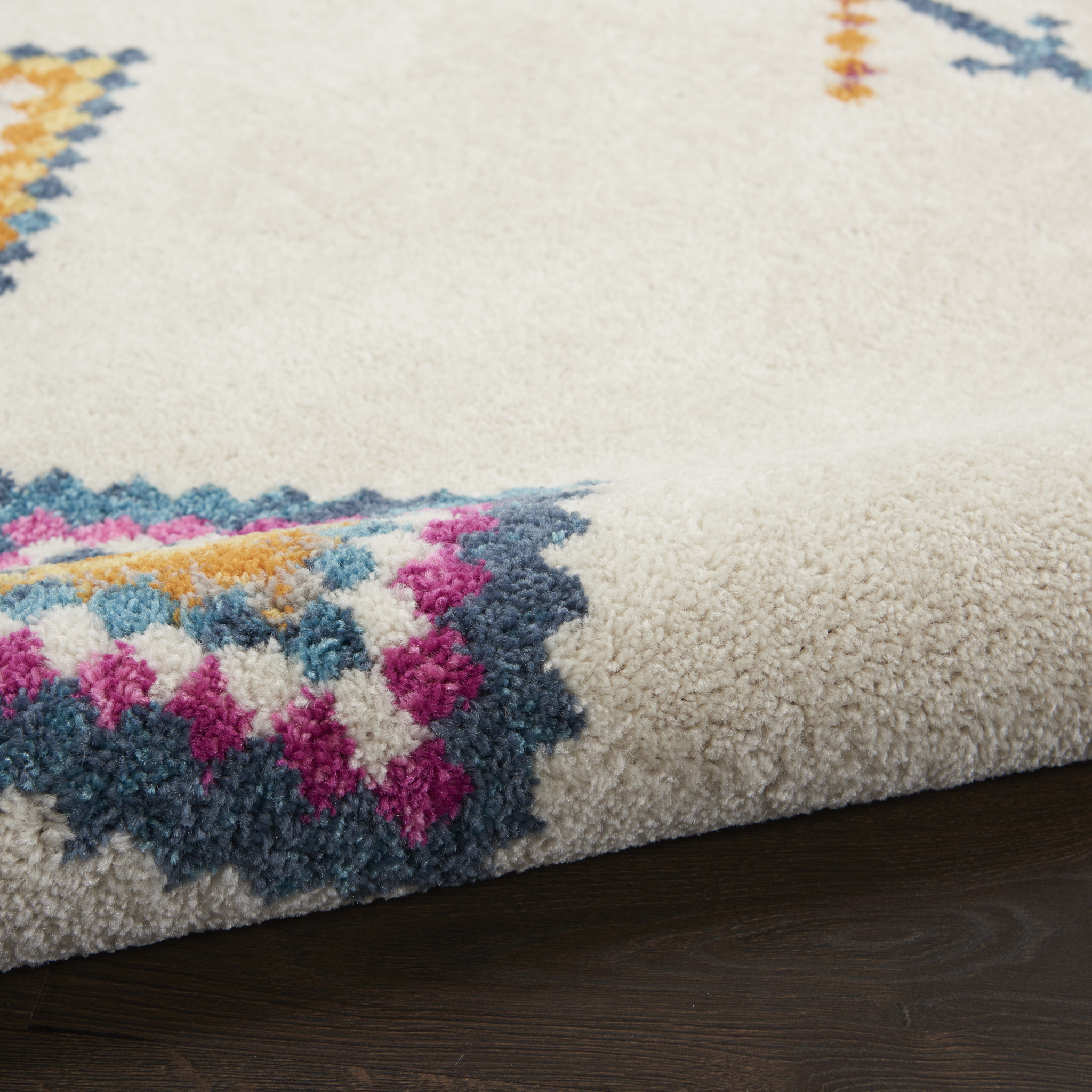 5" X 7" Ivory Geometric Berber Area Rug