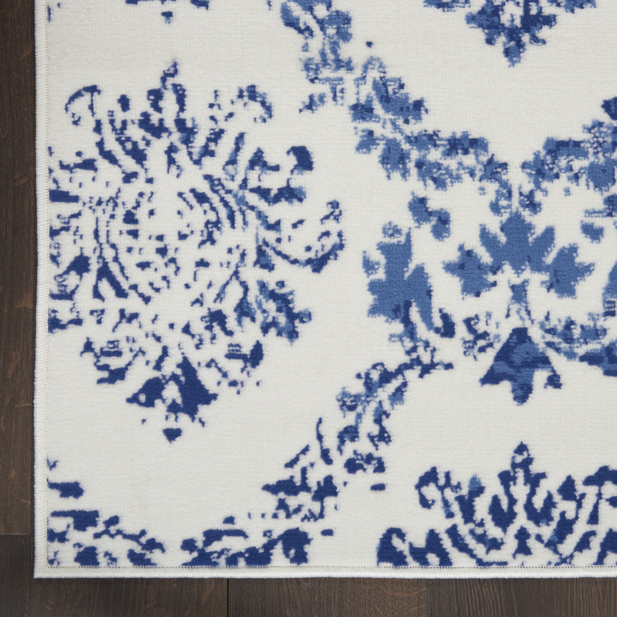 5" X 7" Blue And Ivory Floral Dhurrie Area Rug