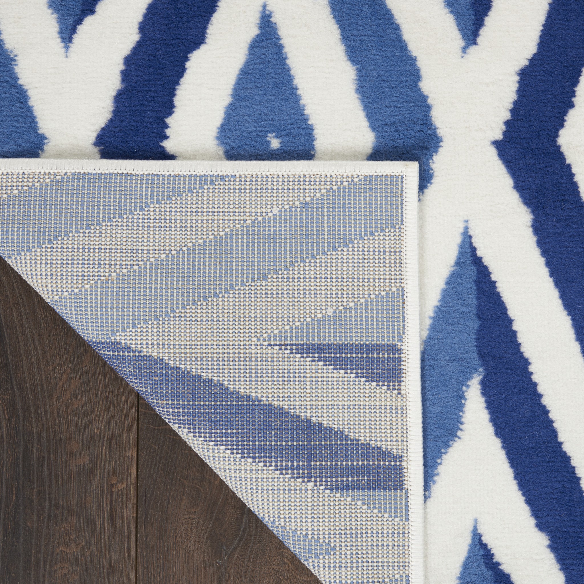 4 X 6 Ivory And Blue Diamond Area Rug