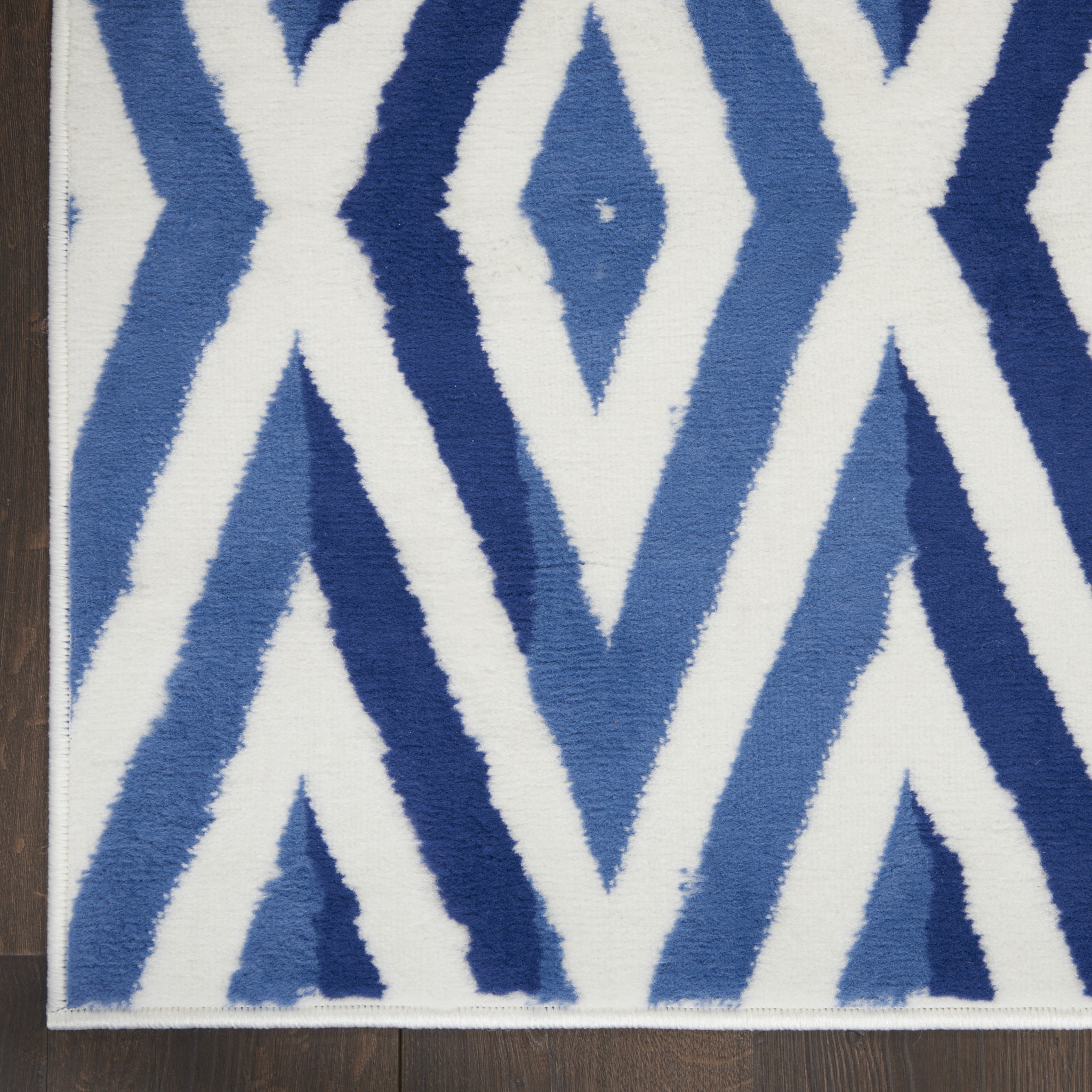 4 X 6 Ivory And Blue Diamond Area Rug