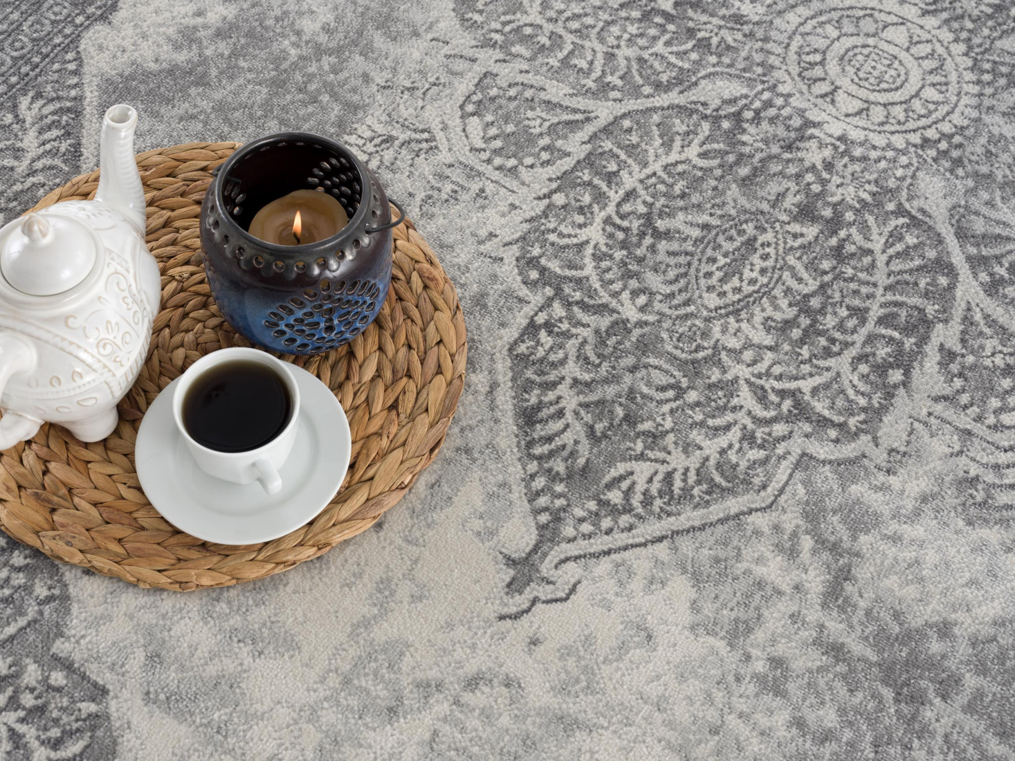 4" X 6" Gray Distressed Medallion Area Rug