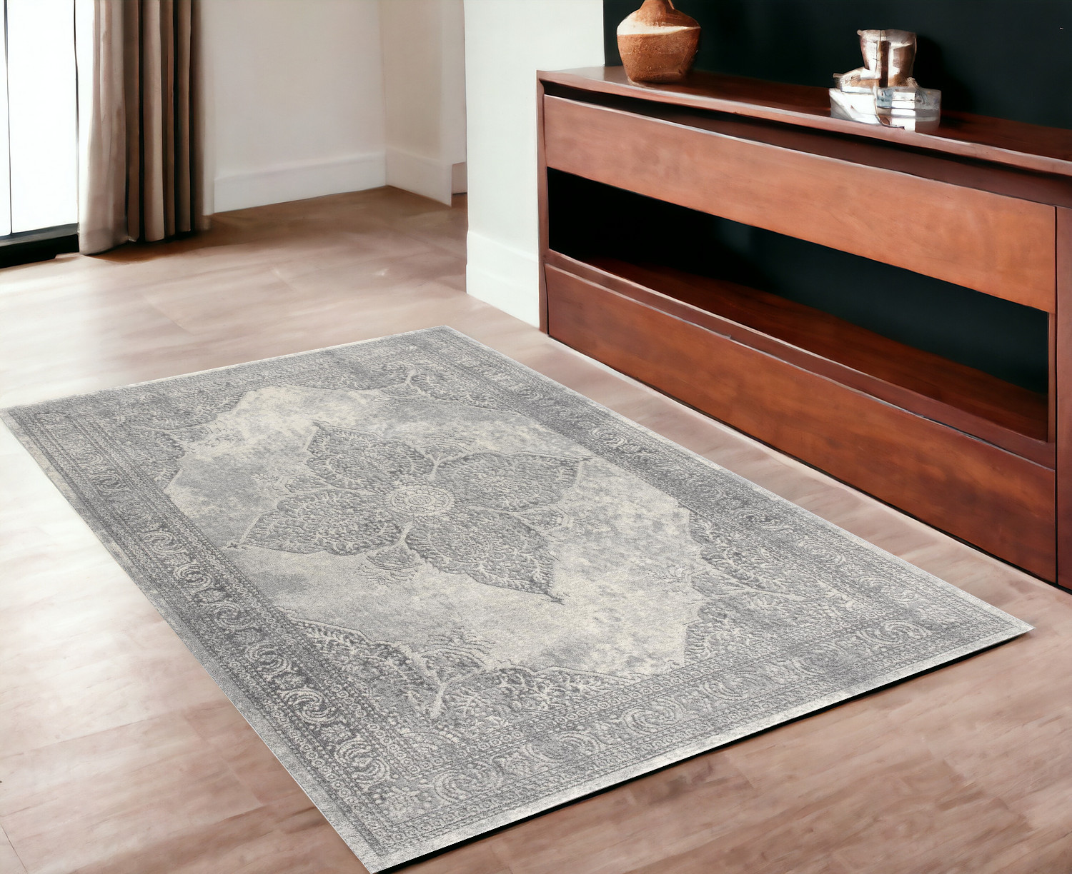 4" X 6" Gray Distressed Medallion Area Rug