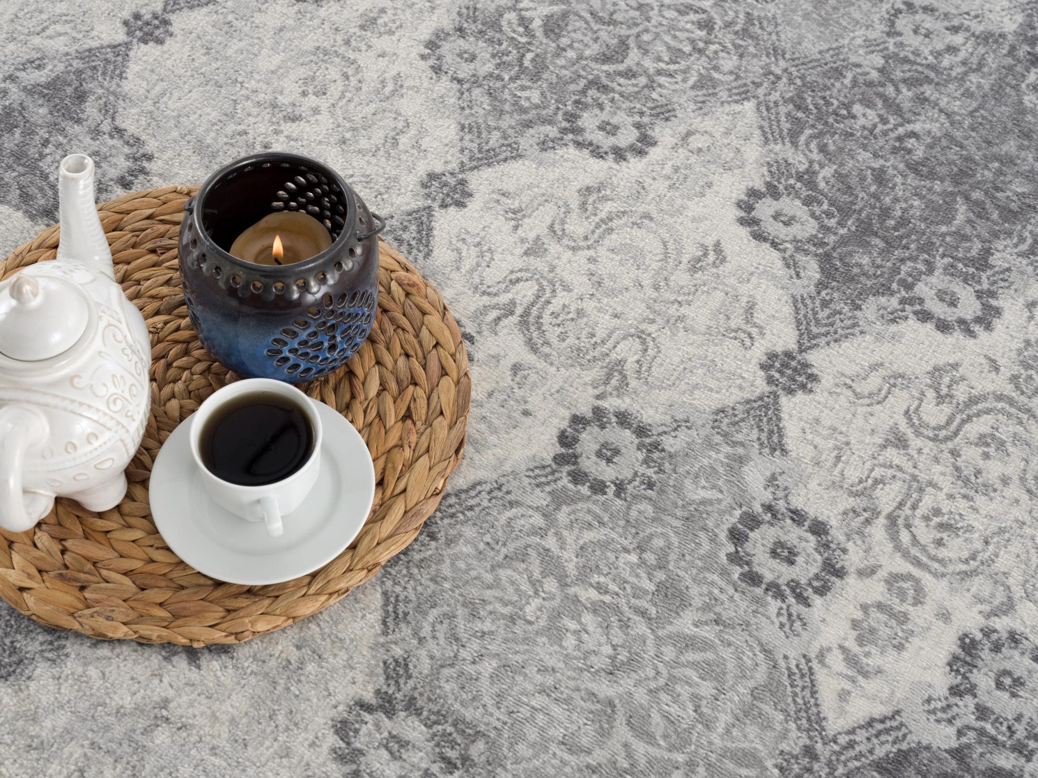 8" X 11" Gray Distressed Trellis Pattern Area Rug