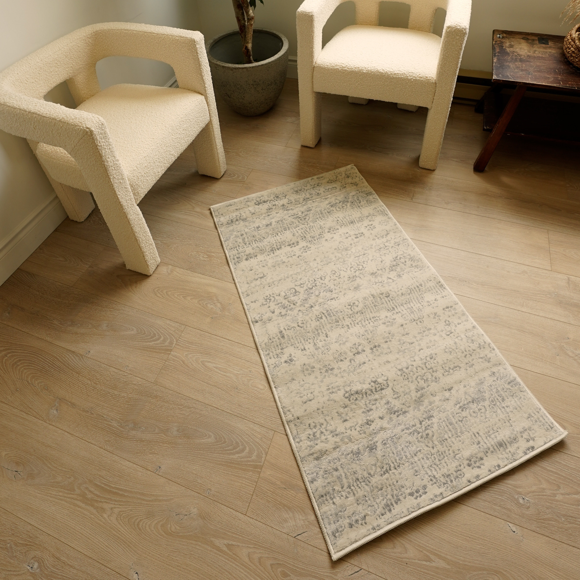 2" X 3" Ivory Distressed Ikat Pattern Scatter Rug