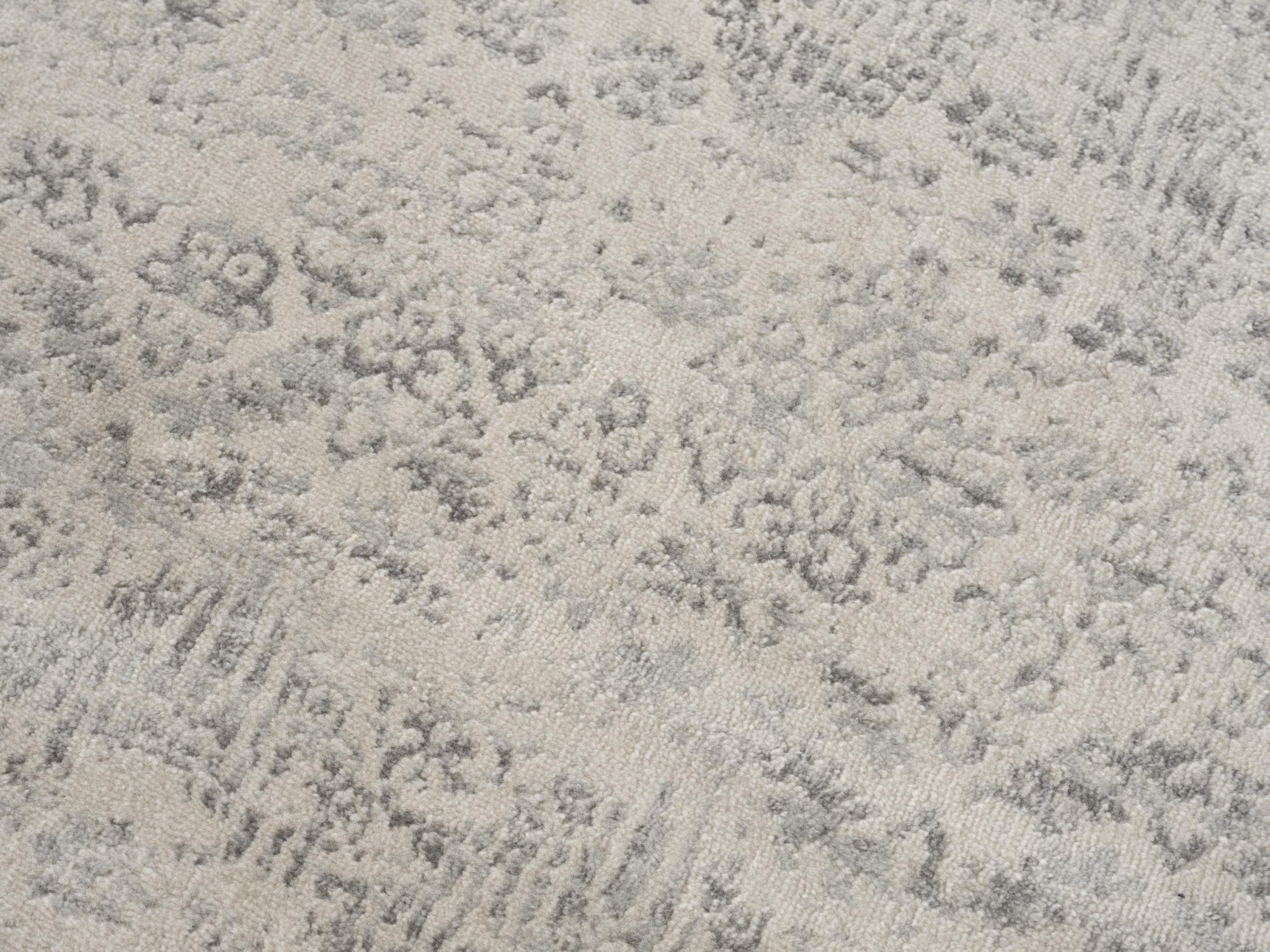 2" X 6" Ivory Distressed Ikat Pattern Area Rug