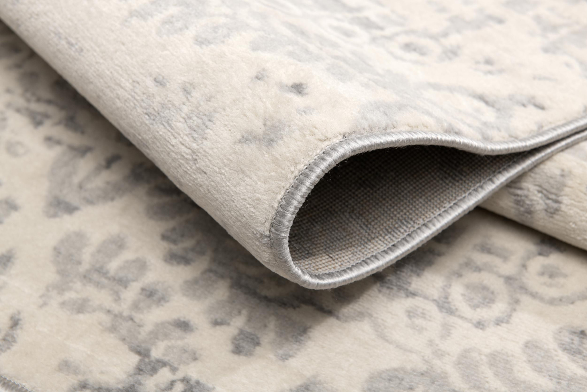 5" X 8" Ivory Distressed Ikat Pattern Area Rug