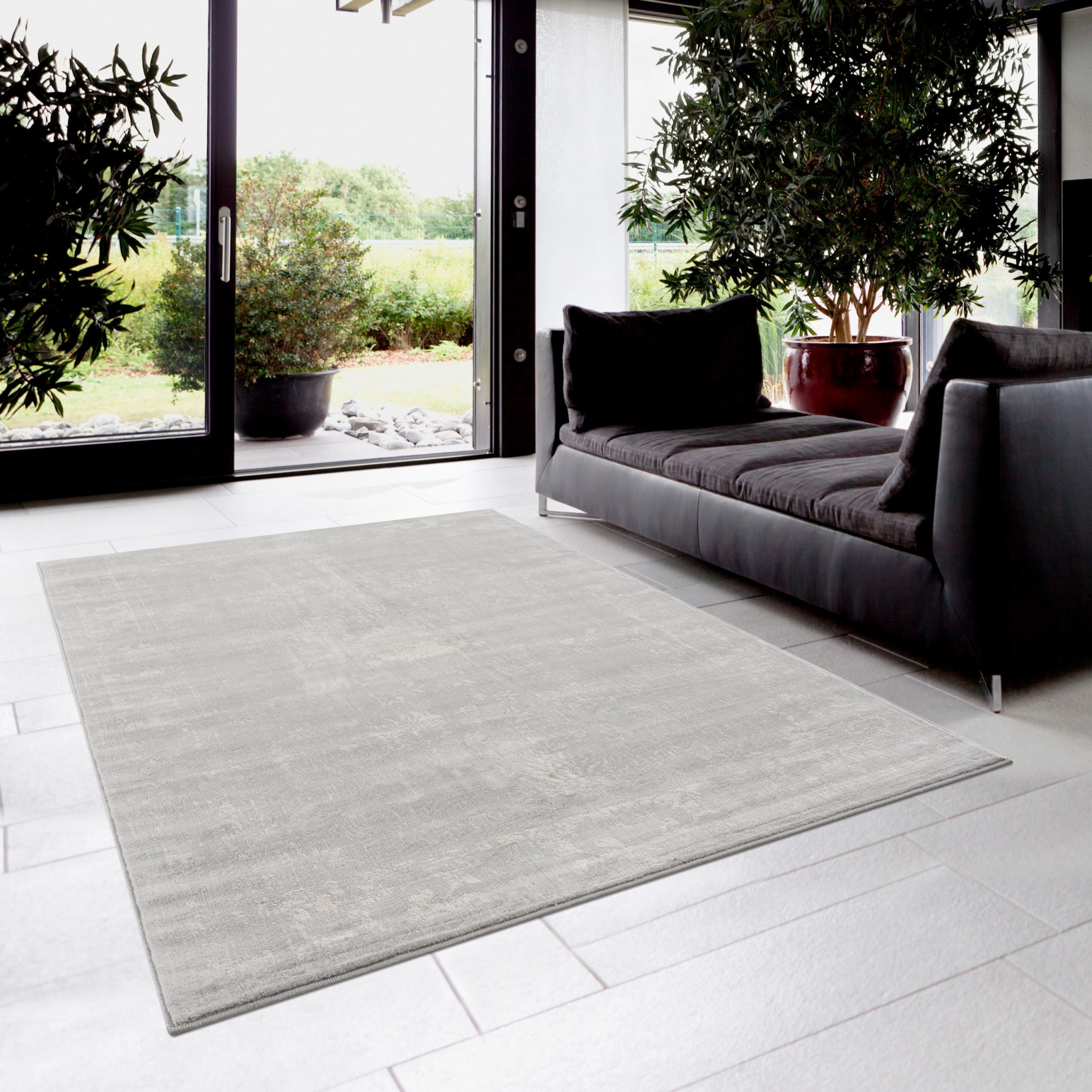 4" X 6" Modern Gray Distressed Area Rug