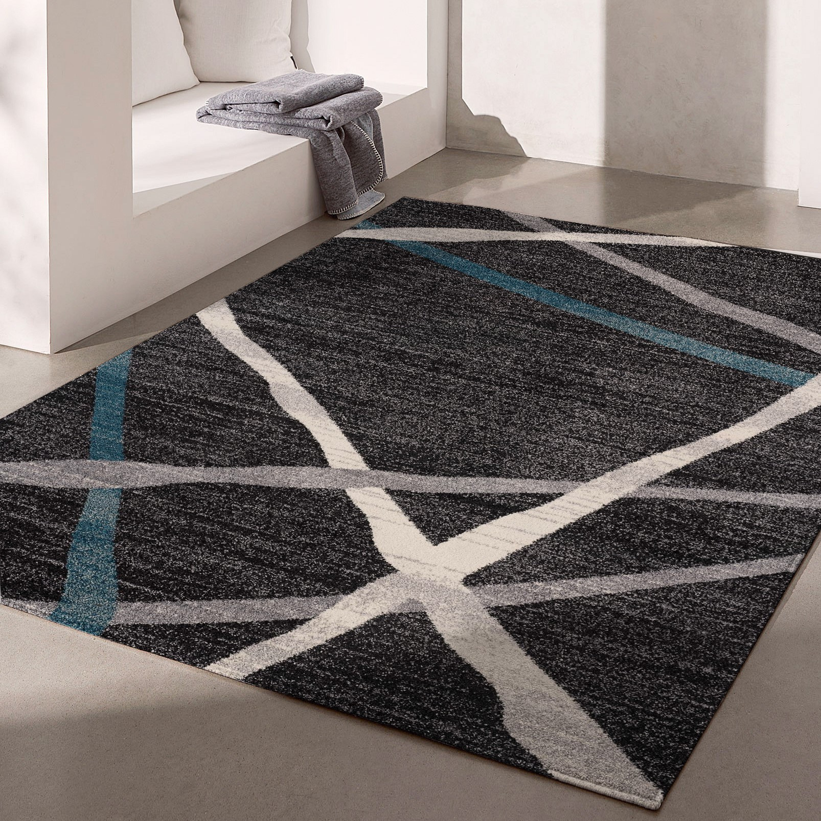 4" X 6" Distressed Black And Gray Abstract Area Rug