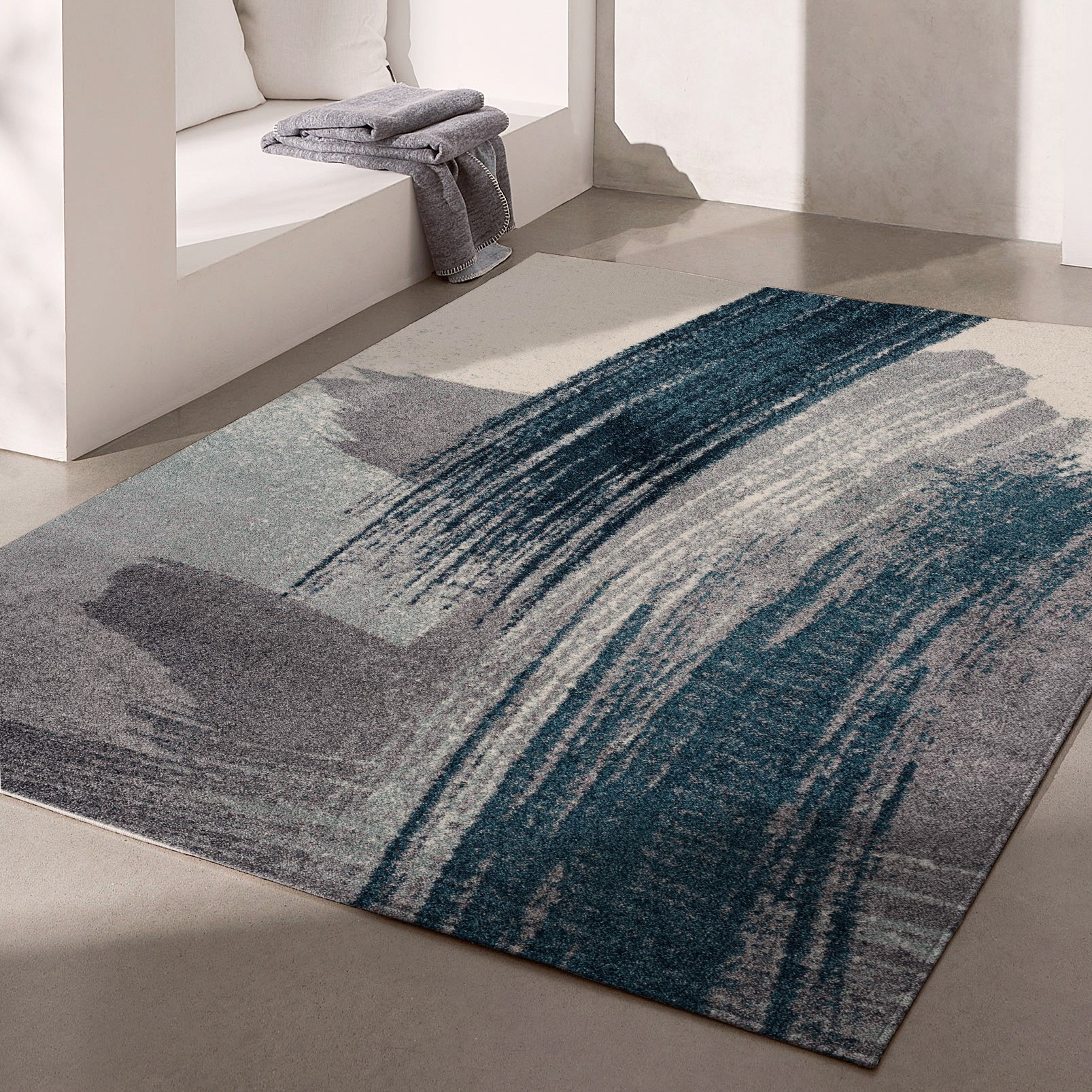 4" X 6" White And Blue Abstract Strokes Area Rug