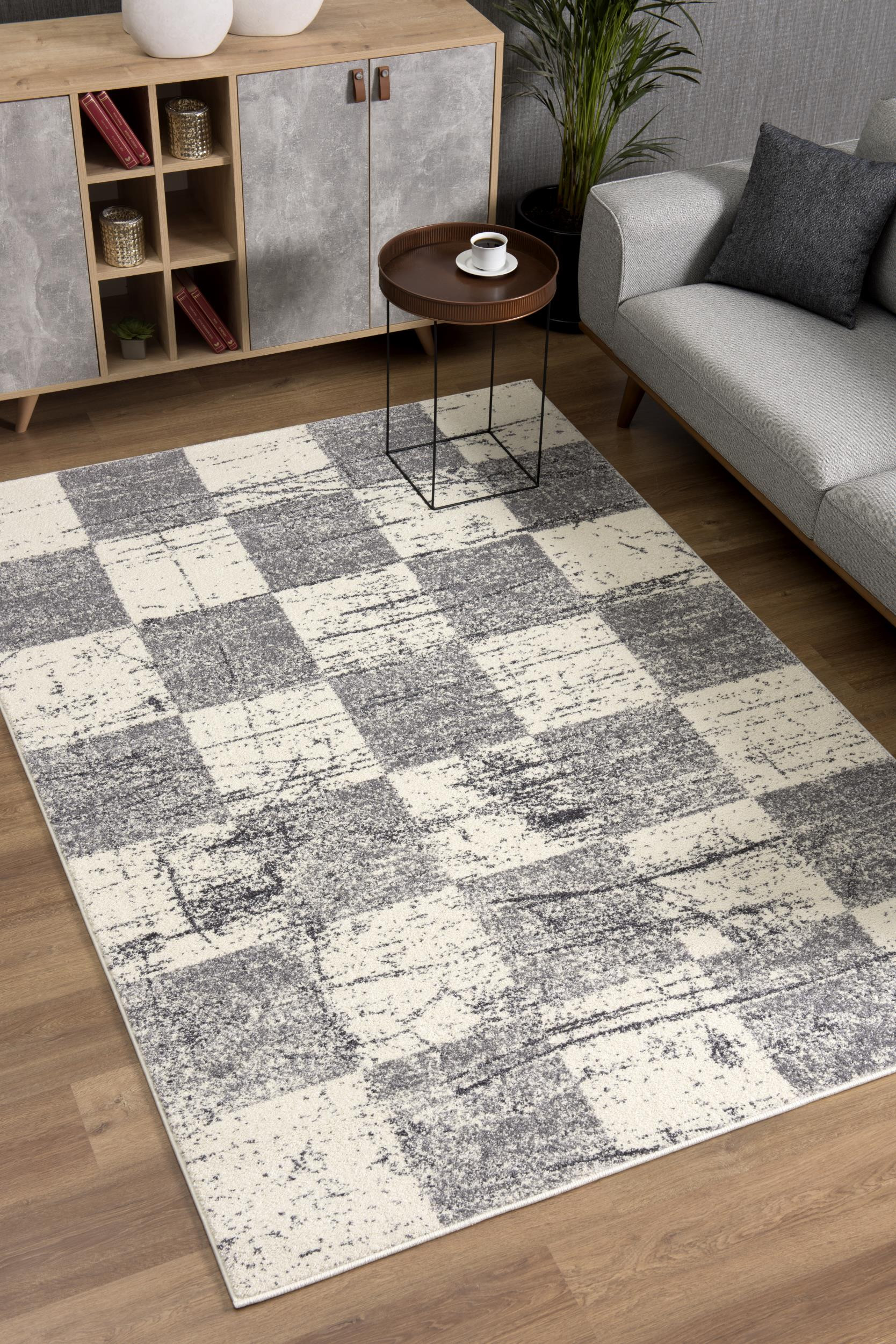 5" X 8" White And Gray Checkered Area Rug
