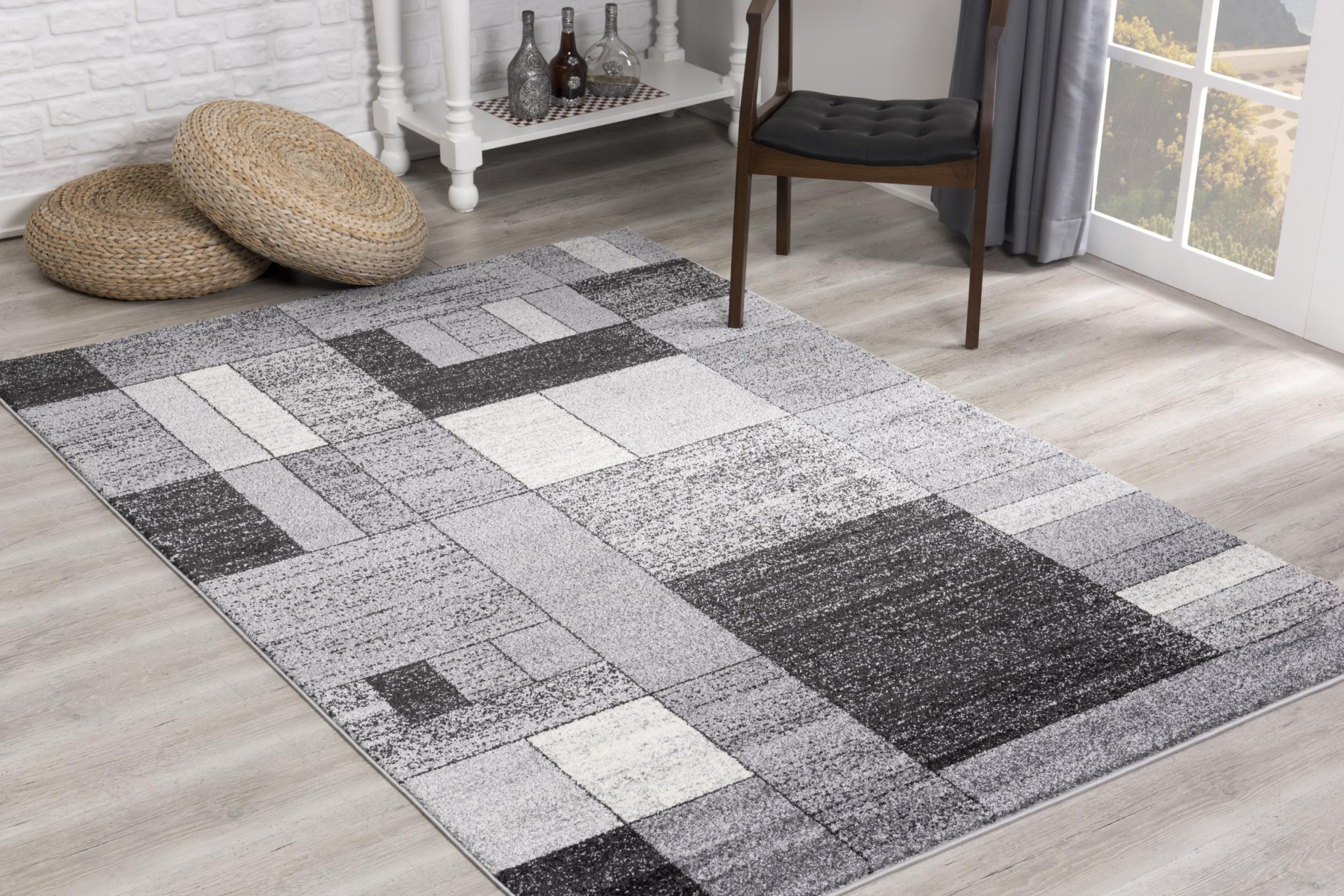 8" X 11" Gray Distressed Geometric Area Rug