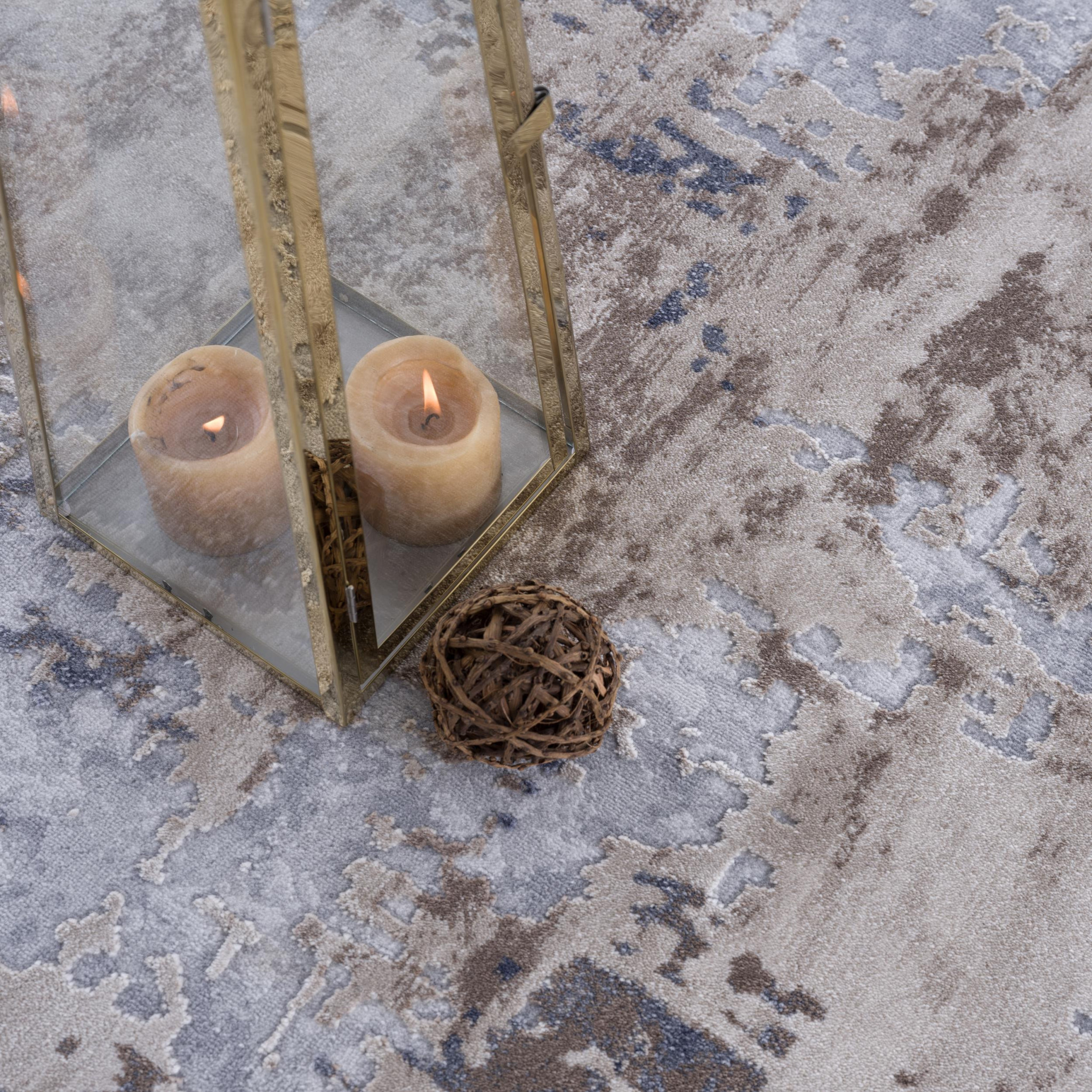 4" X 6" Beige And Ivory Abstract Area Rug
