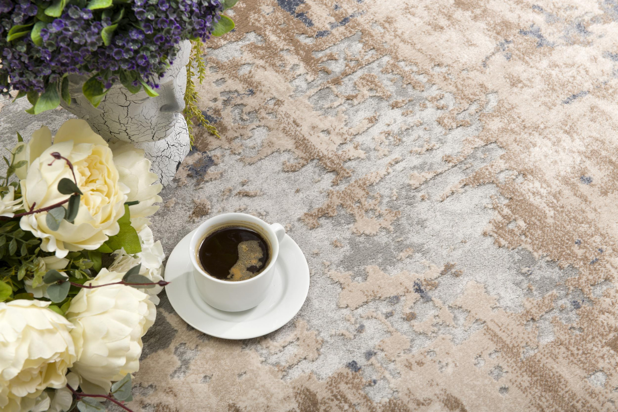 5" X 8" Beige And Ivory Abstract Area Rug