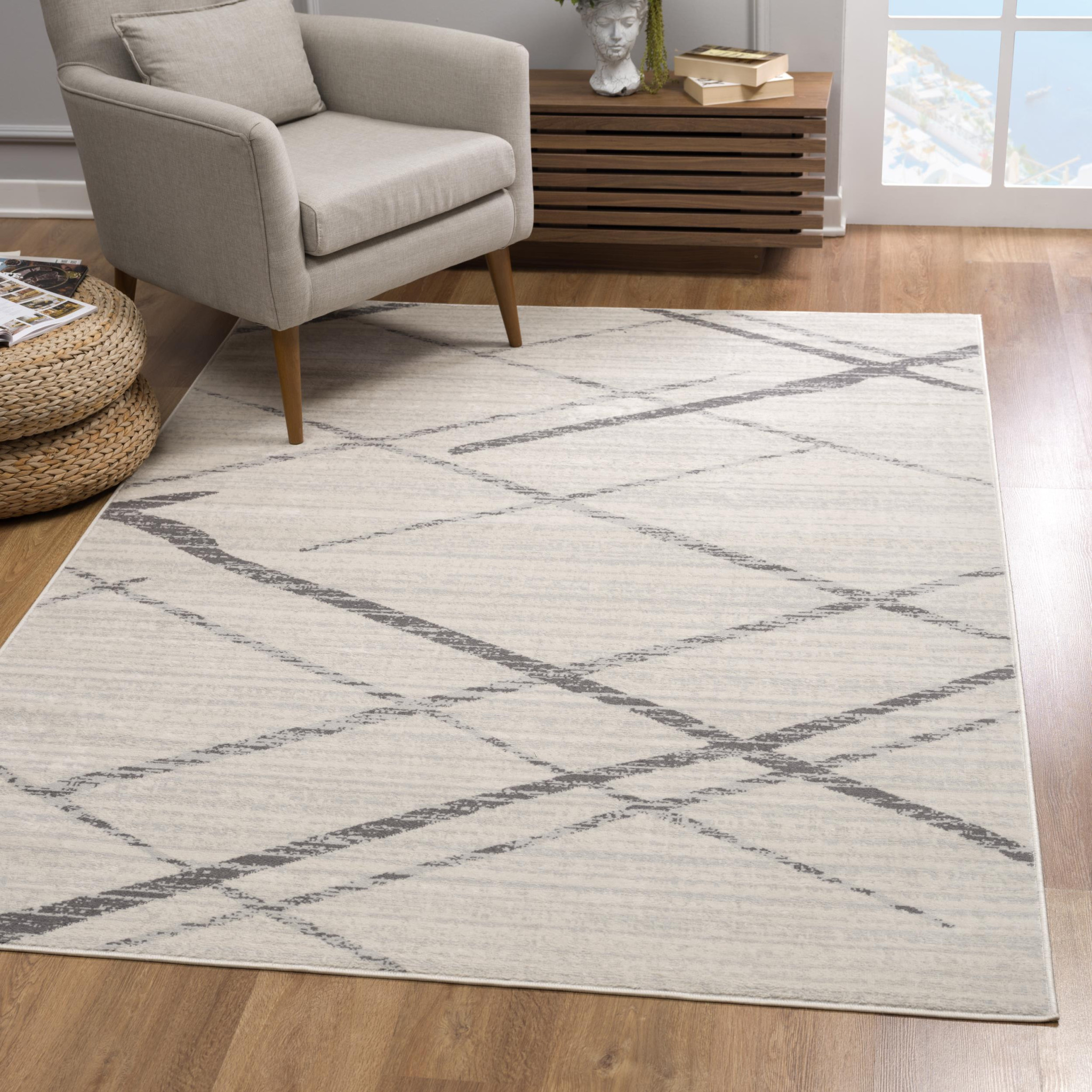 4" X 6" Gray and Ivory Geometric Area Rug