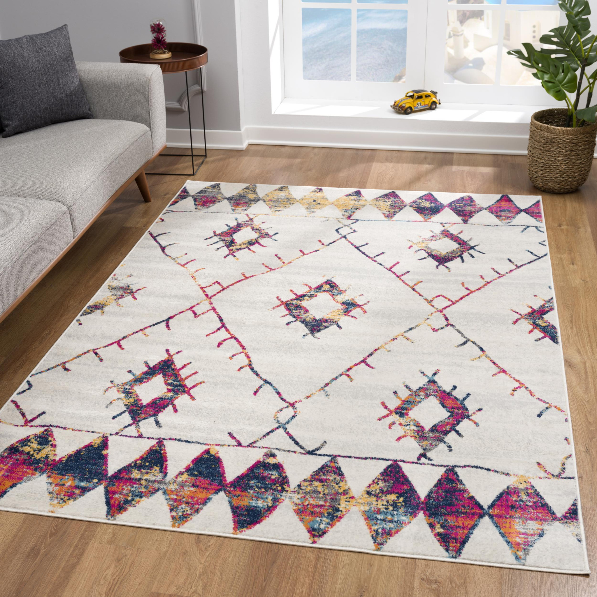 4" X 6" Cream Damask Area Rug