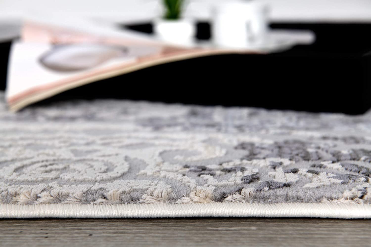 5" X 8" Cream And Gray Tinted Ogee Pattern Area Rug