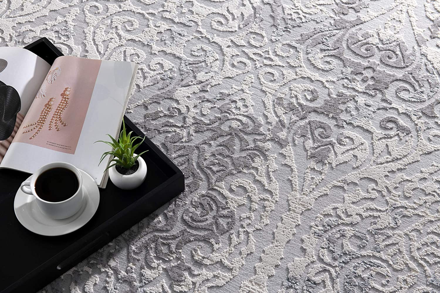 7" X 10" Cream And Gray Tinted Ogee Pattern Area Rug