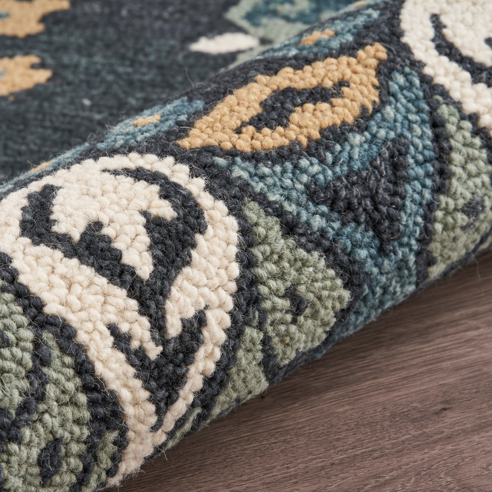 6" Round Black Floral Paradise Area Rug