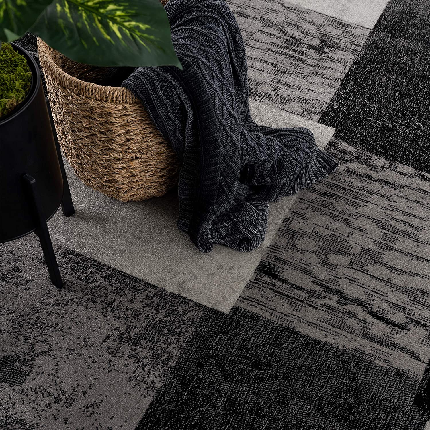 5" X 7" Gray Checkered Dhurrie Area Rug