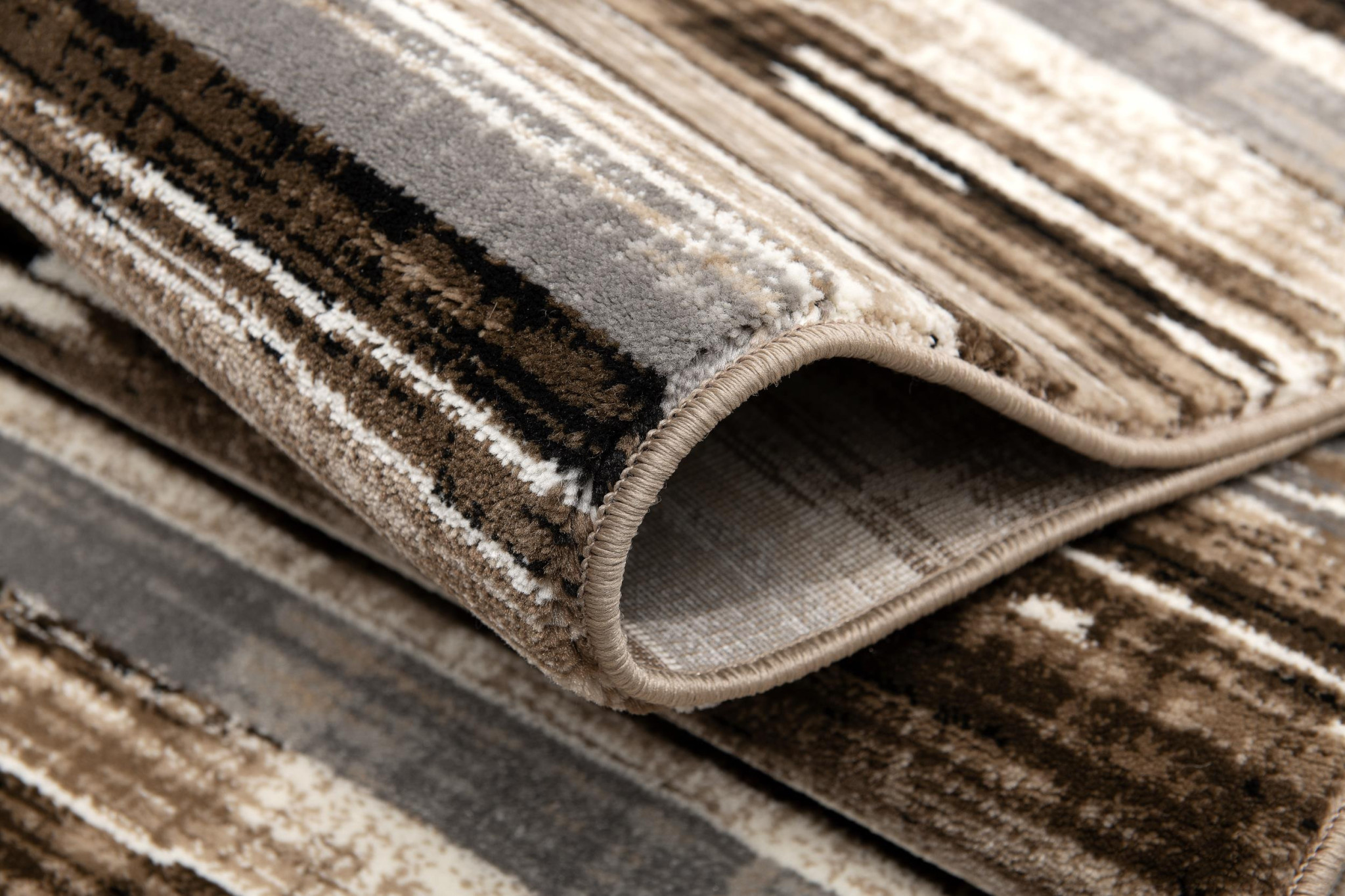 4" X 6" Gray and Brown Abstract Distressed Area Rug