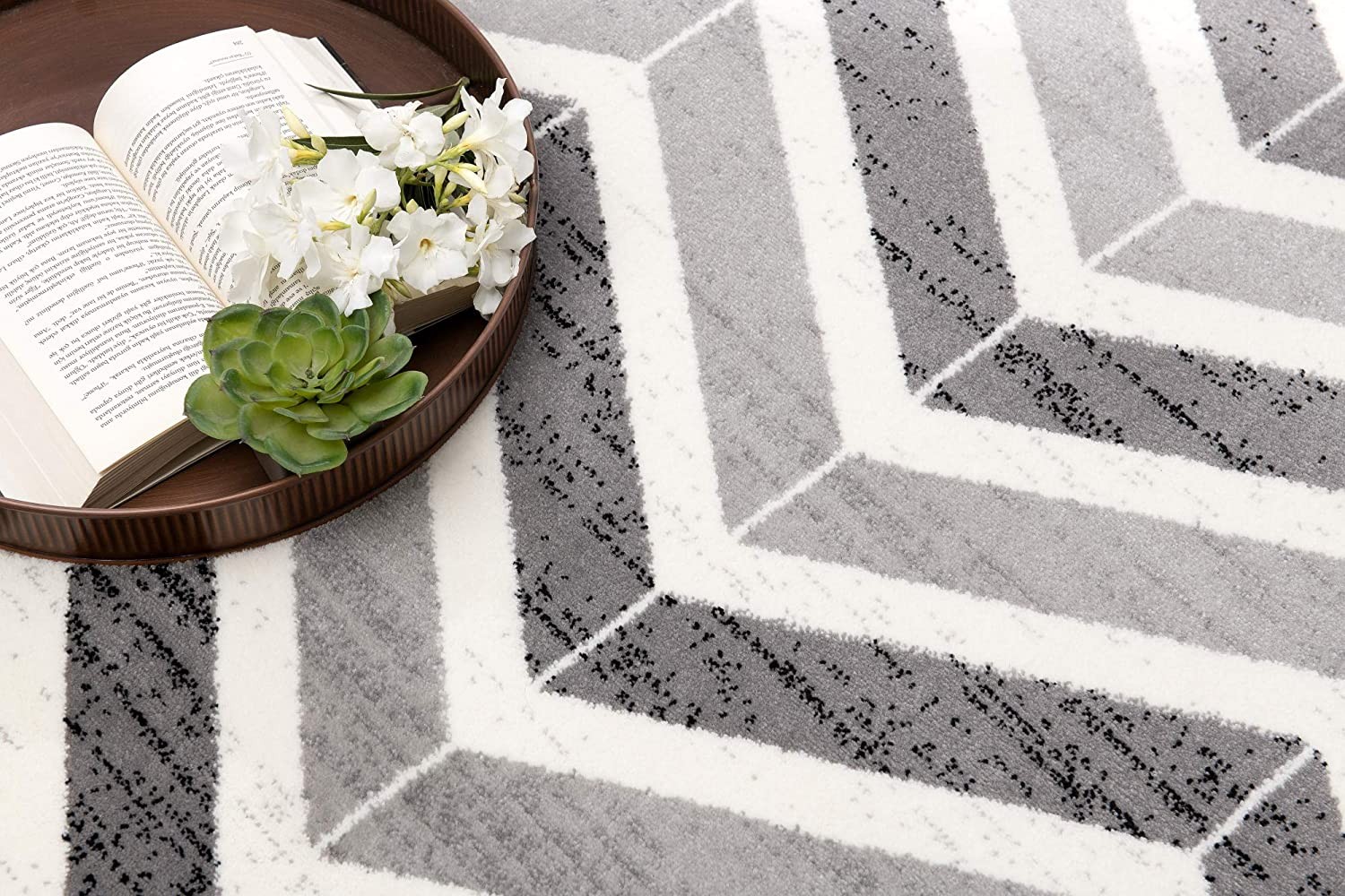 8" X 11" Gray Chevron Dhurrie Area Rug