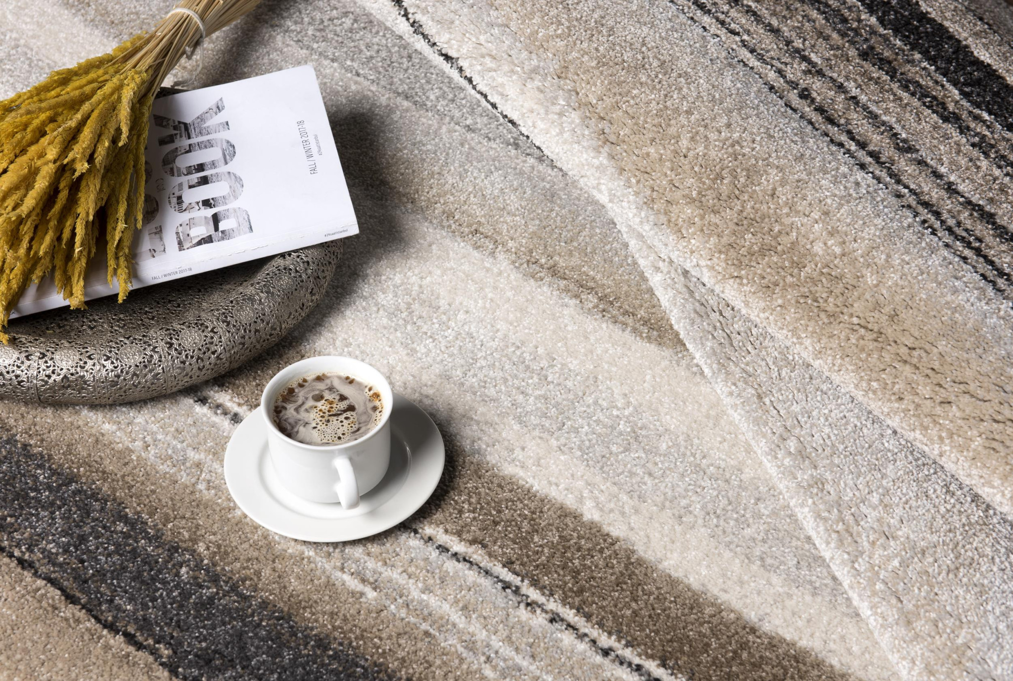 4" X 6" Cream and Tan Abstract Marble Area Rug