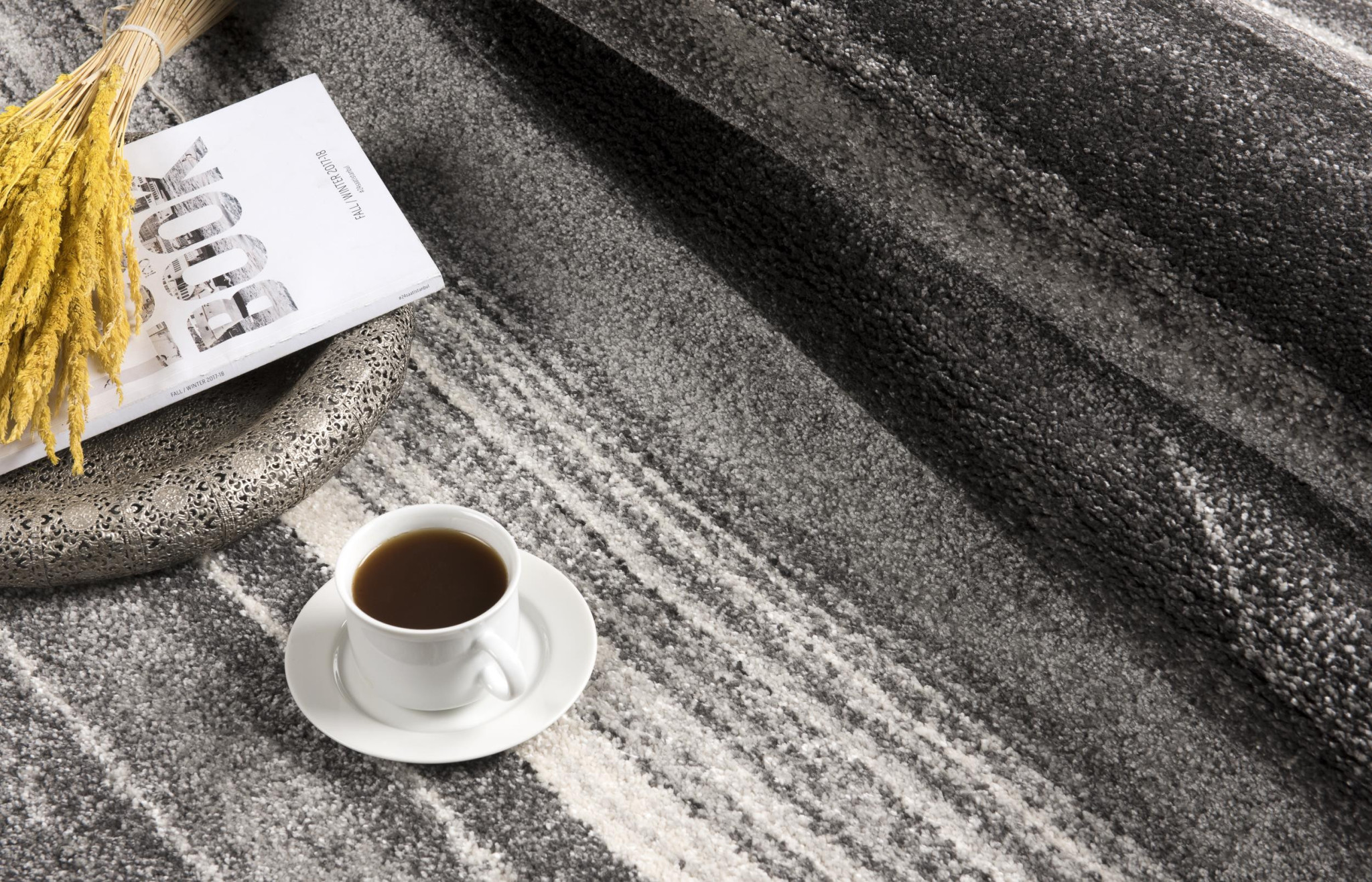 5" X 8" Dark Gray Abstract Illusional Area Rug