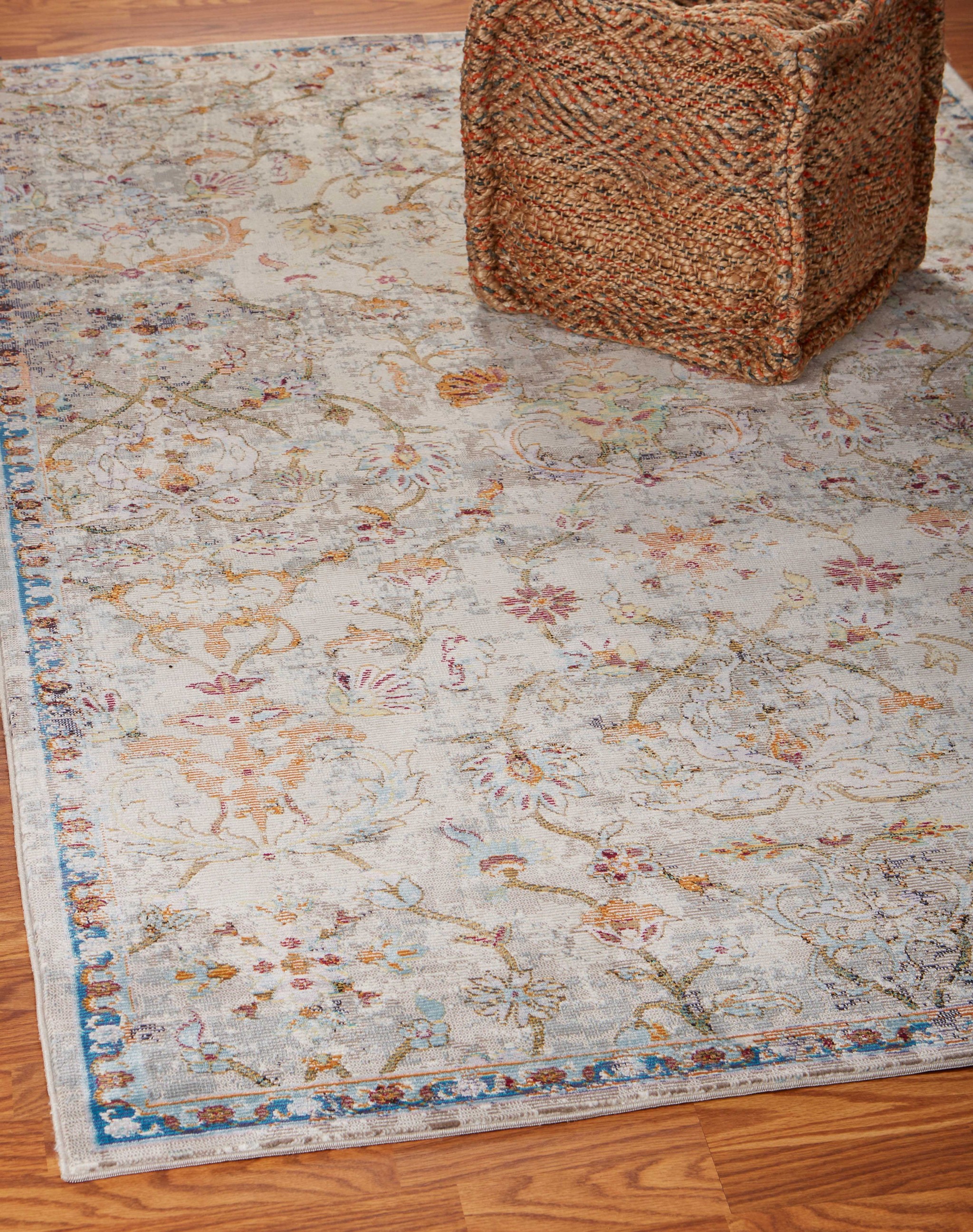 4" X 6" Beige Abstract Garden Area Rug