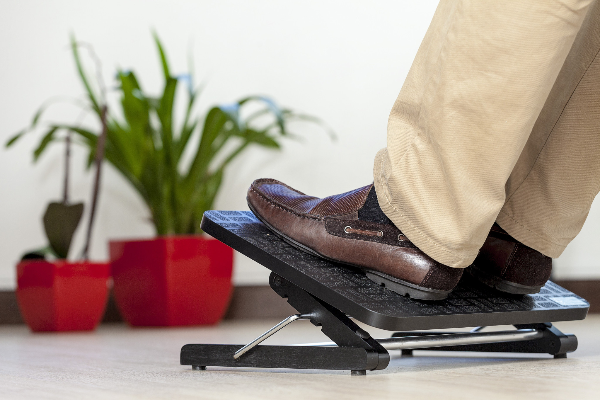 Black Adjustable Under Desk Ergonomic Foot Rest