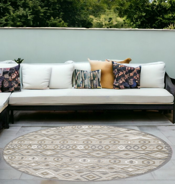 8' Round Gray And Ivory Round Southwestern Stain Resistant Indoor Outdoor Area Rug-473693-1
