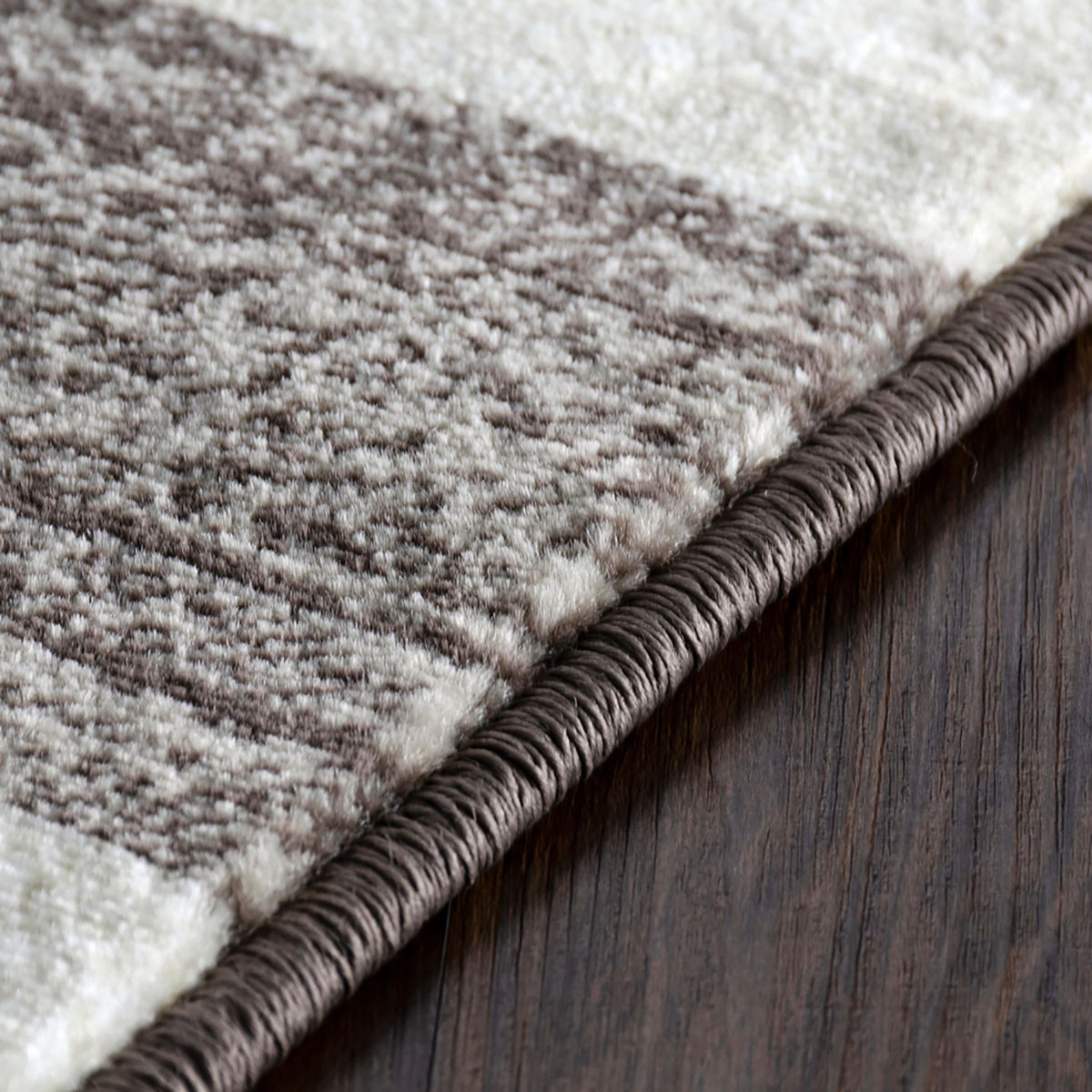 2" X 3" Beige Geometric Power Loom Stain Resistant Area Rug
