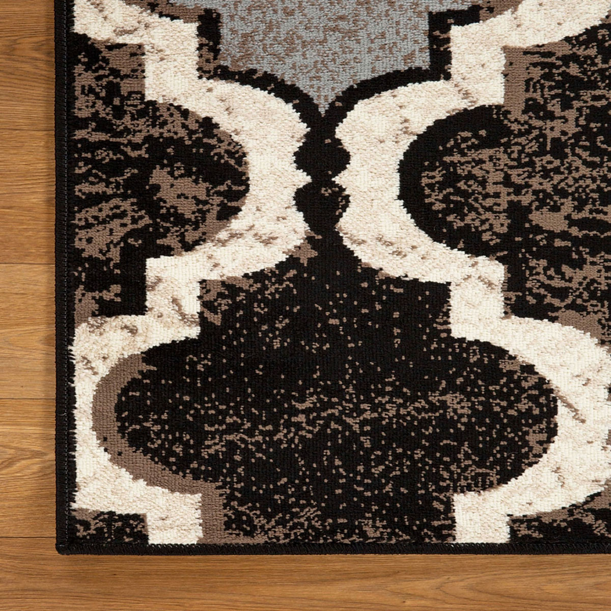 8" Chocolate Quatrefoil Power Loom Distressed Stain Resistant Runner Rug