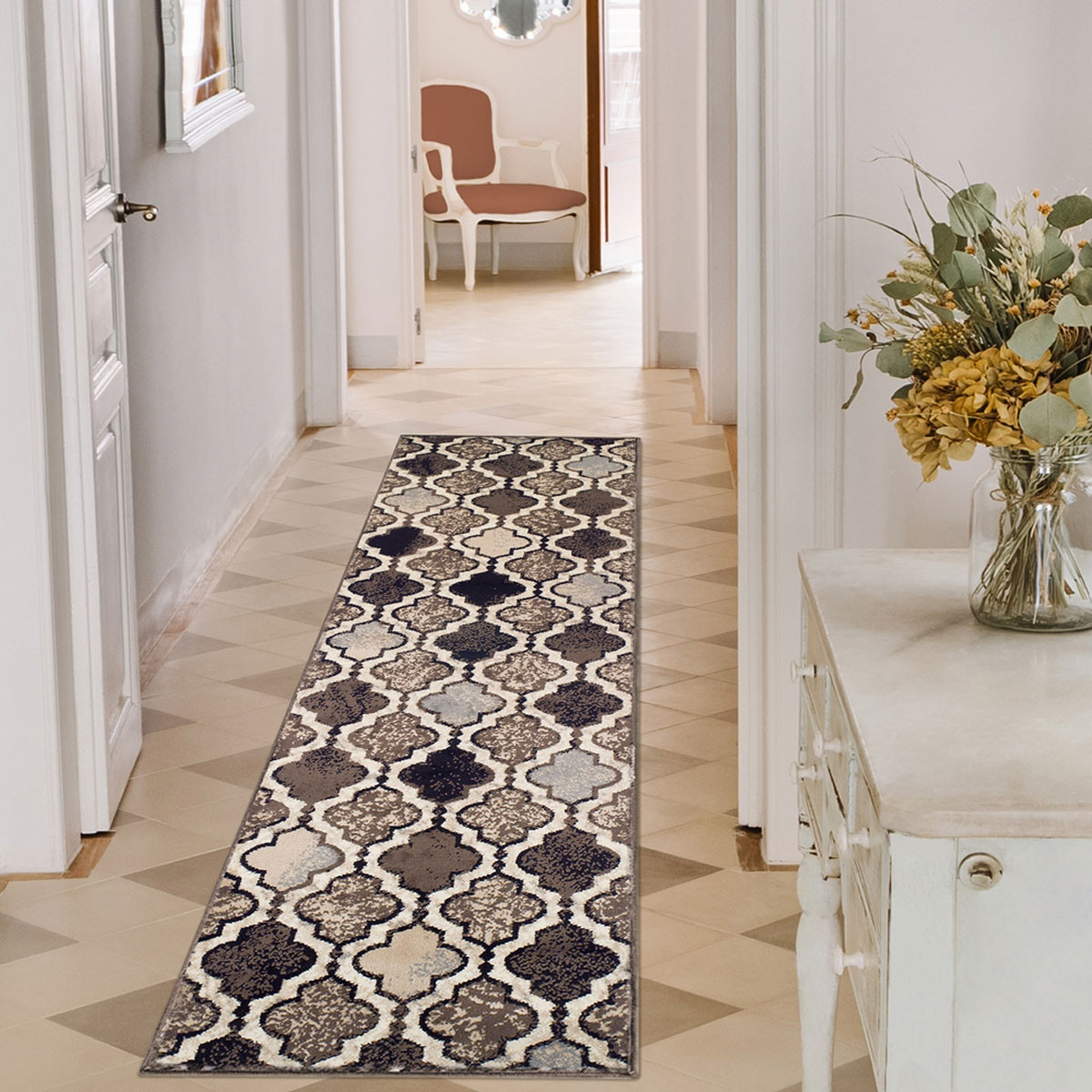 11" Ivory Quatrefoil Power Loom Distressed Runner Rug