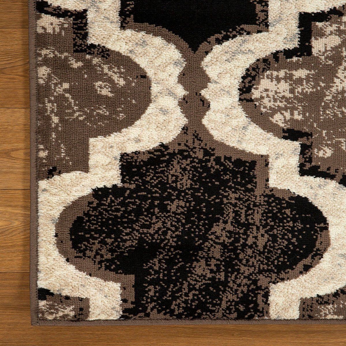 5" X 8" Ivory Quatrefoil Power Loom Distressed Stain Resistant Area Rug