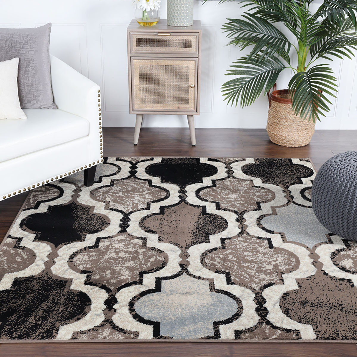 8" Square Ivory Square Quatrefoil Power Loom Distressed Stain Resistant Area Rug